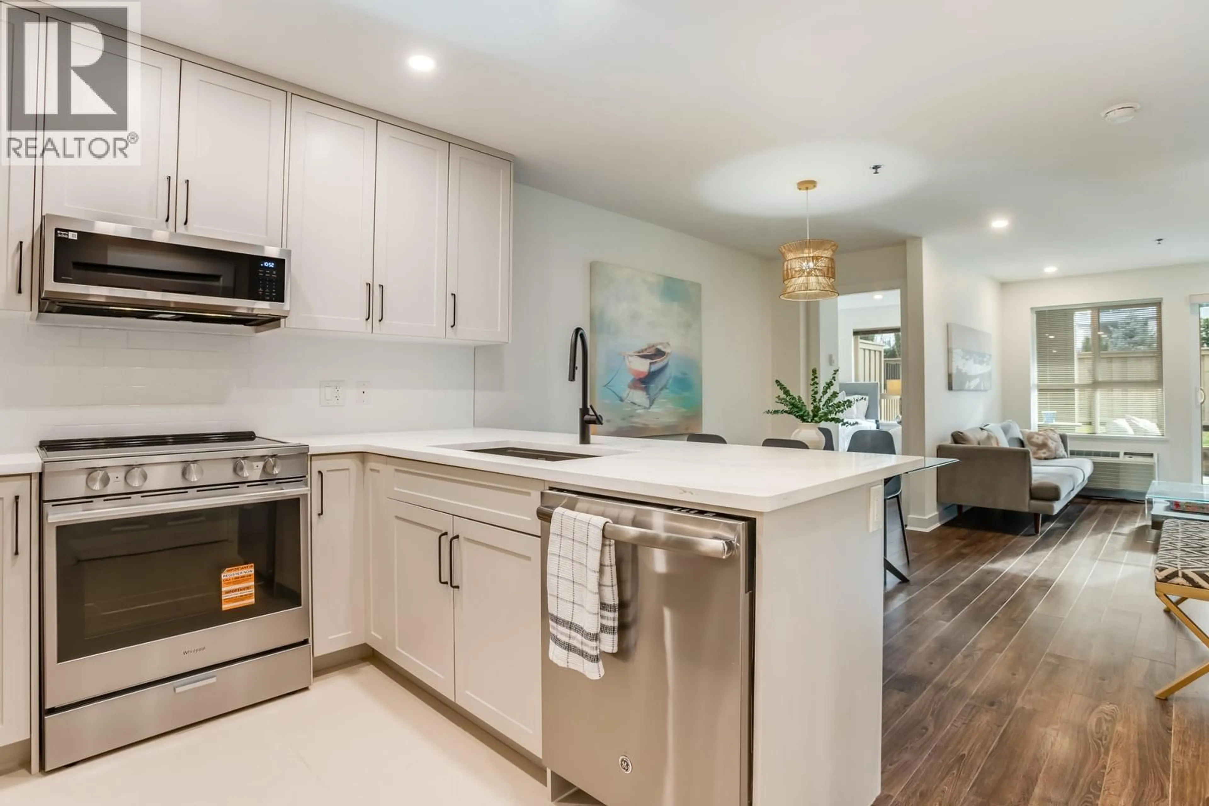 Open concept kitchen, ceramic/tile floor for 123 - 1099 SUNSET DRIVE, Kelowna British Columbia V1Y9Z2