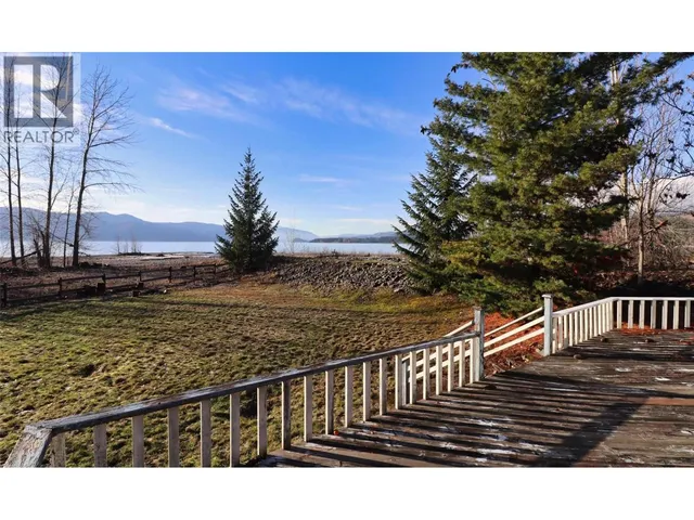 6884 SQUILAX-ANGLEMONT ROAD, Magna Bay 4