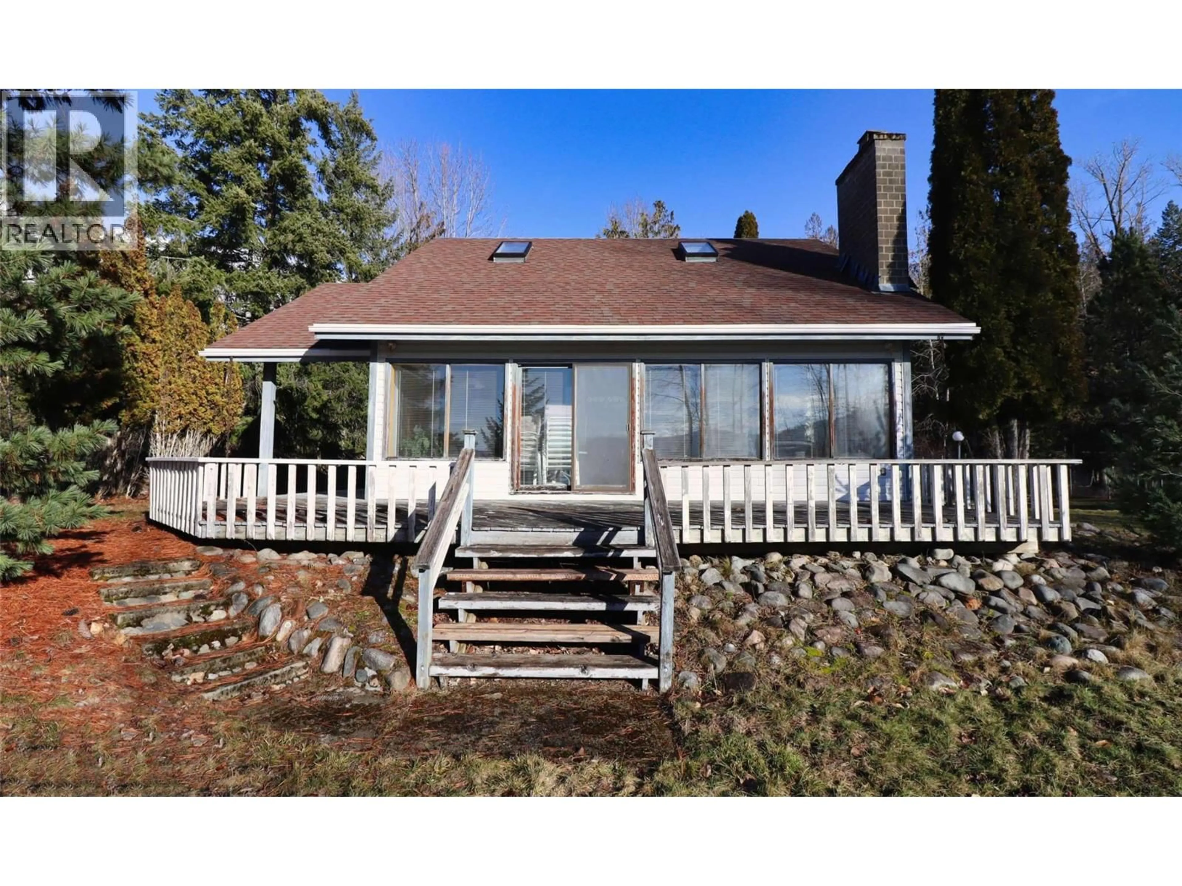 Home with vinyl exterior material, unknown for 6884 SQUILAX-ANGLEMONT ROAD, Magna Bay British Columbia V0E1M7