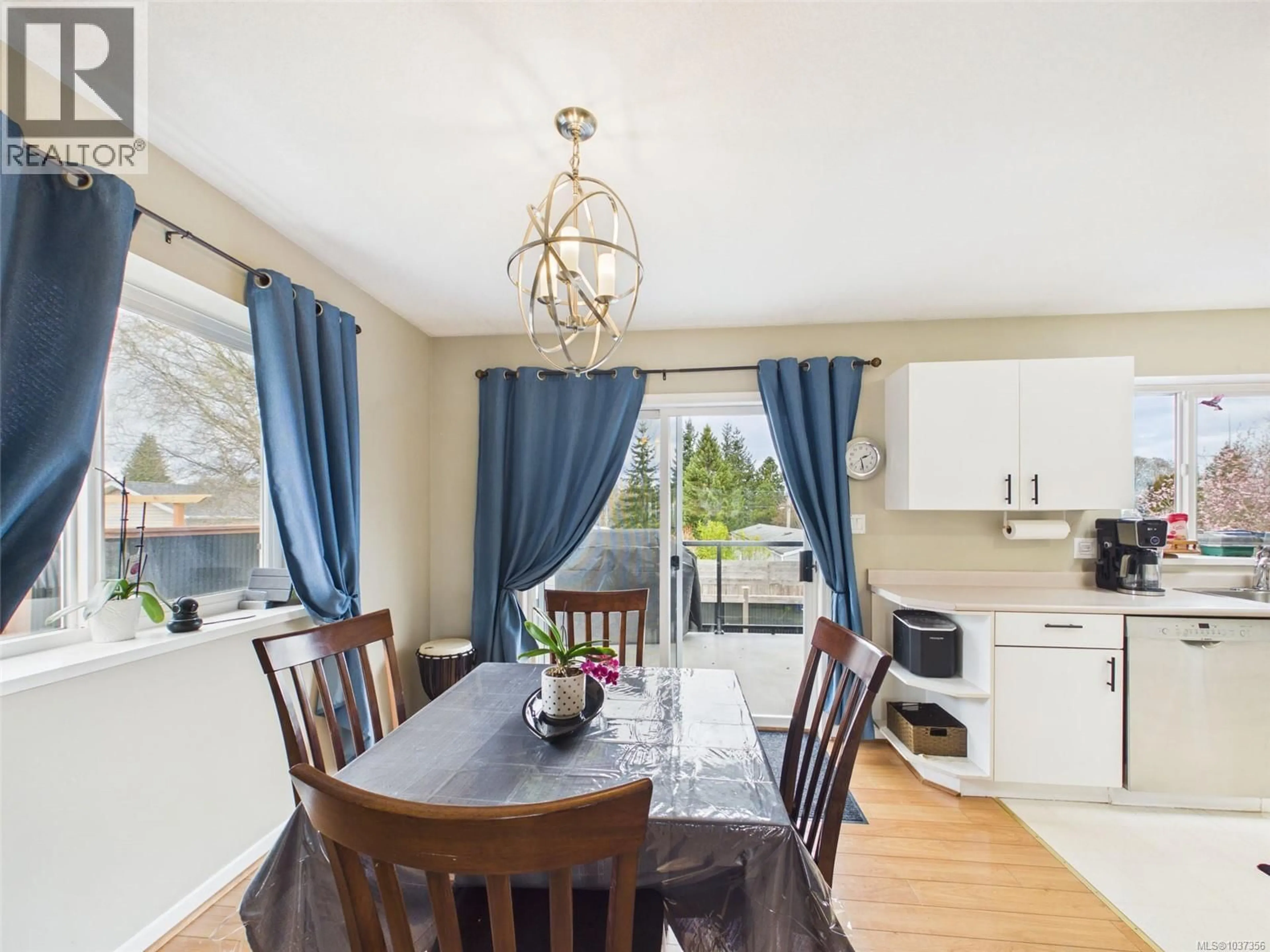 Dining room, wood/laminate floor for 891 ESSLINGER ROAD, French Creek British Columbia V9P2R1