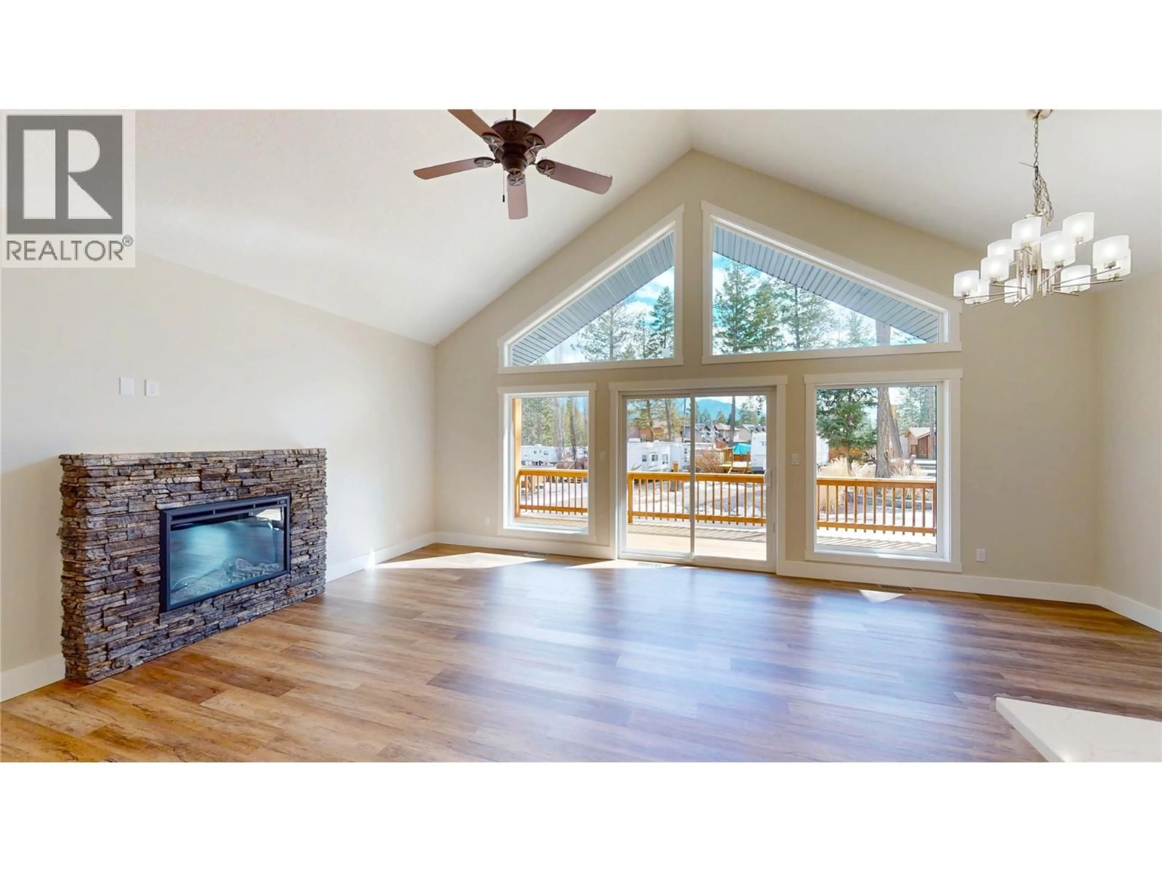 Living room with furniture, wood/laminate floor for 118 - 4868 RIVERVIEW DRIVE, Edgewater British Columbia V0A1E0