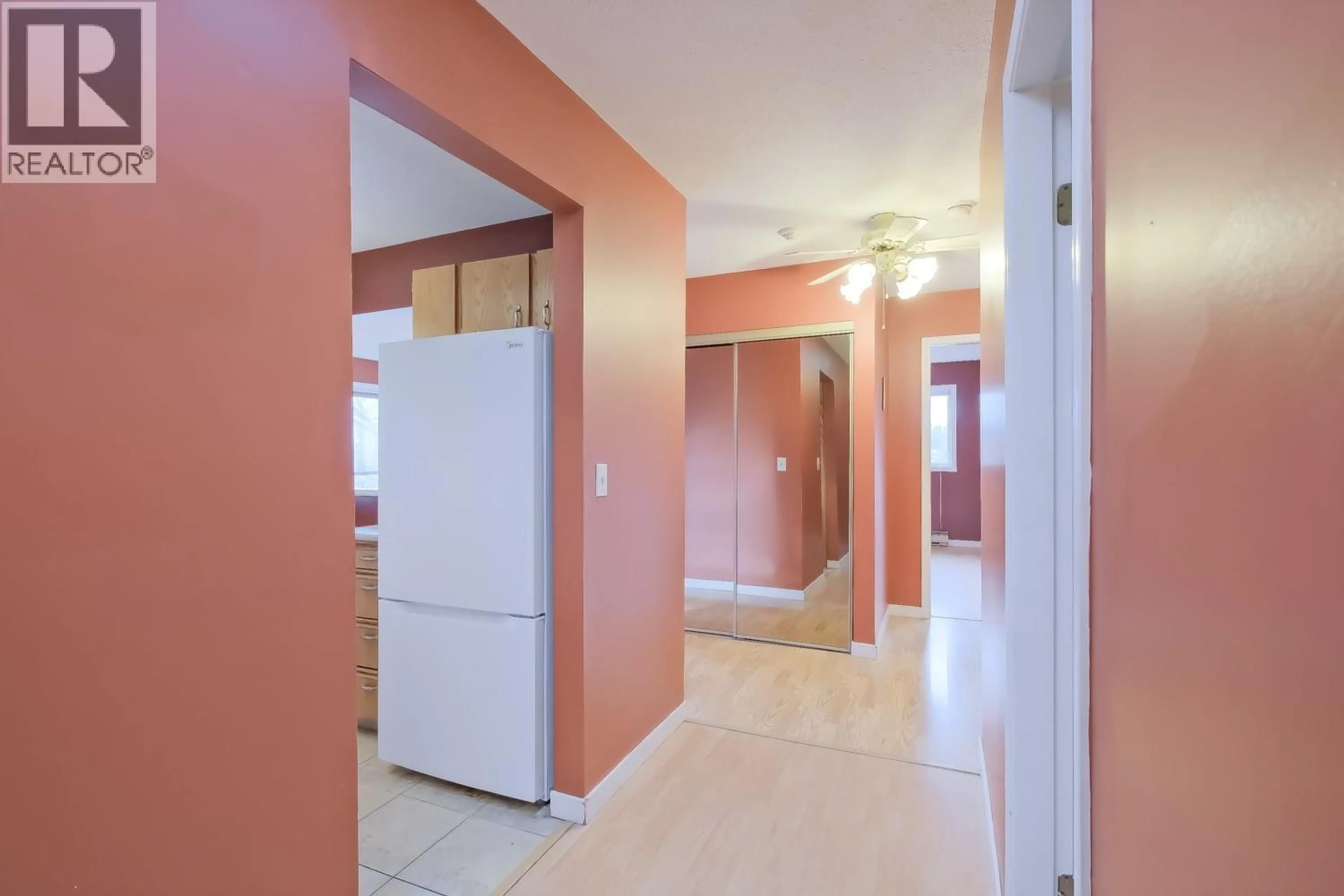 Indoor foyer for 305 - 255 MCINTOSH ROAD, Kelowna British Columbia V1X2C5