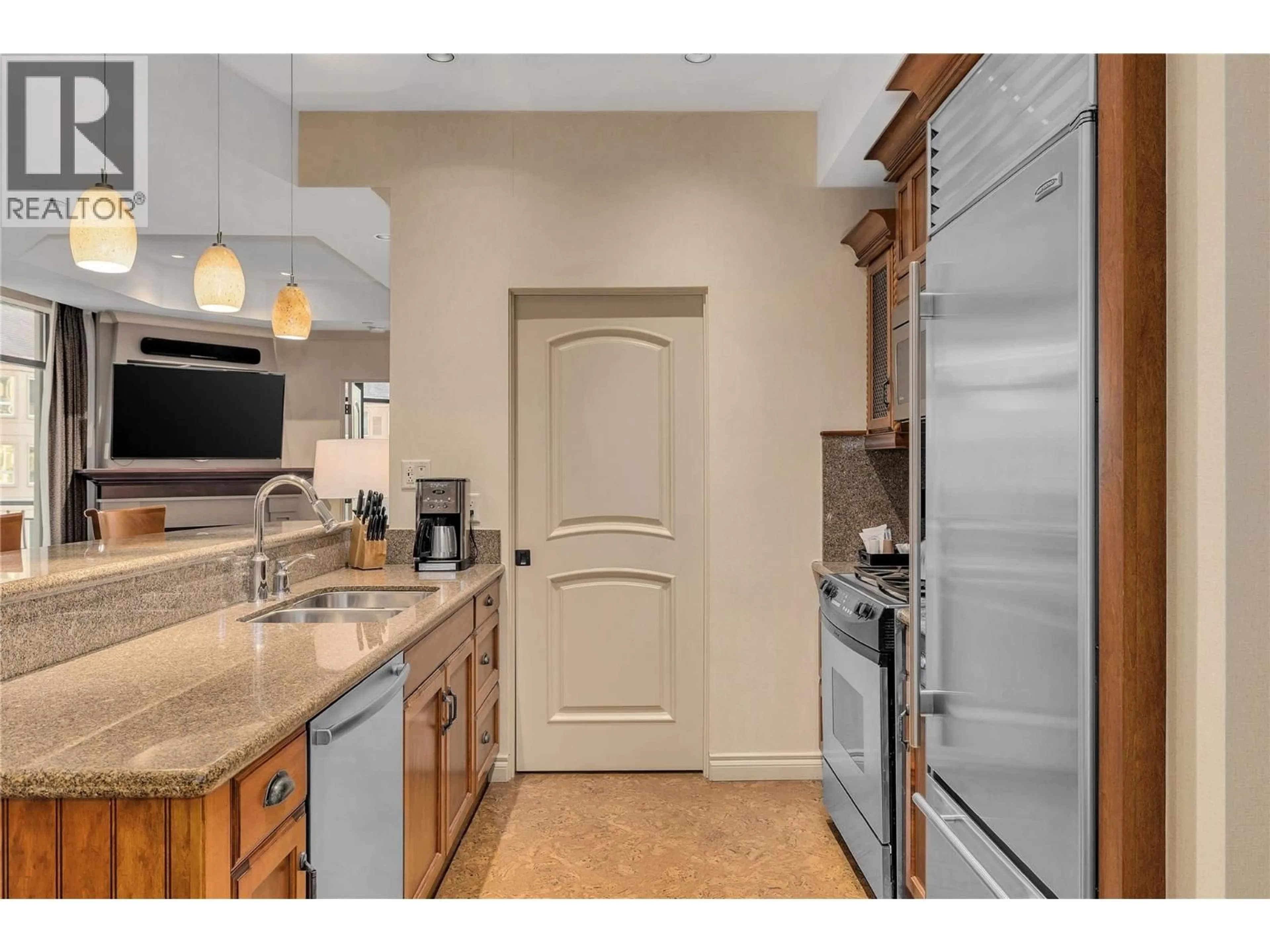 Standard kitchen, unknown for 250 (K12) - 1288 WATER STREET, Kelowna British Columbia V1Y9P4