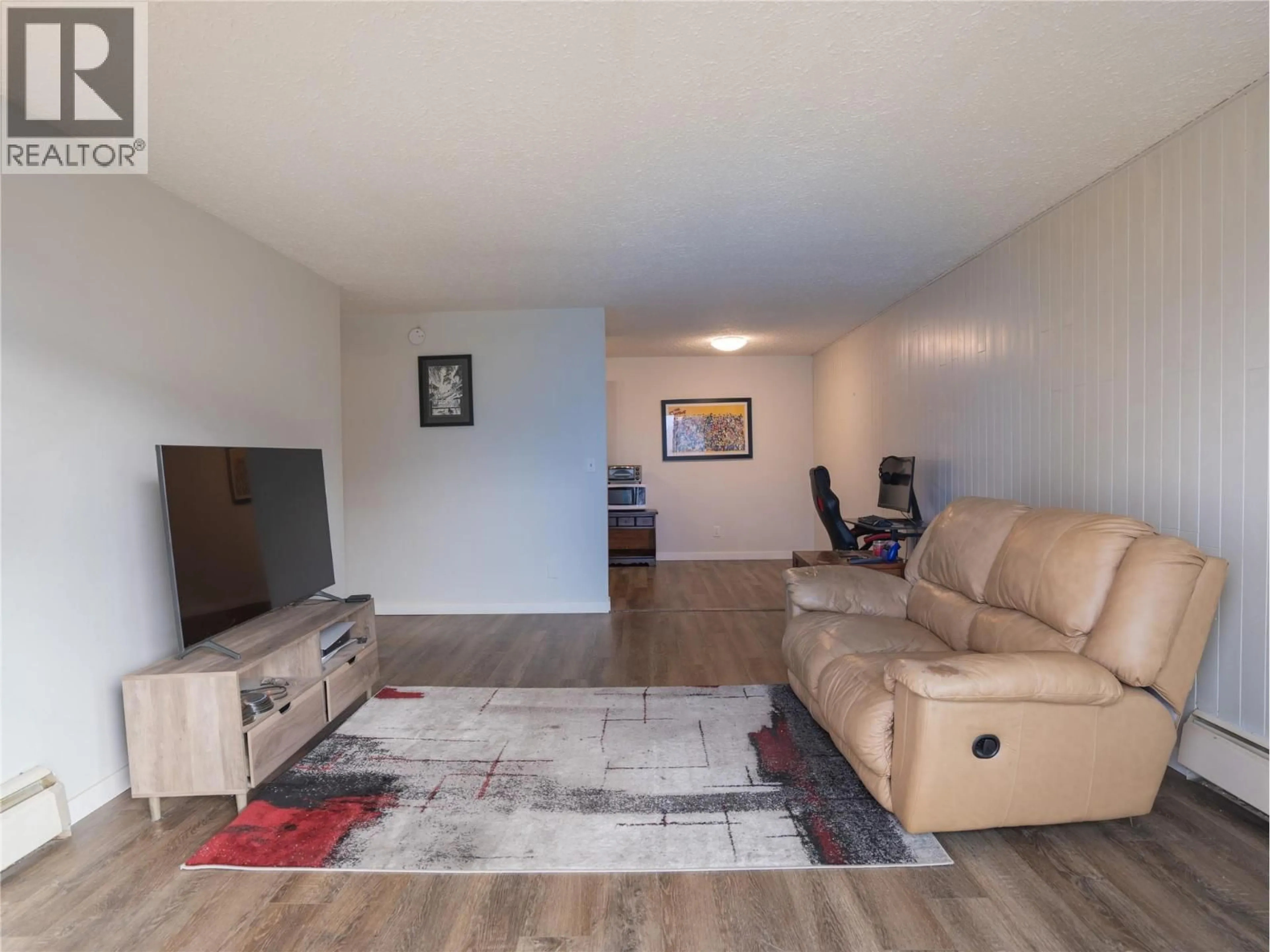 Living room with furniture, wood/laminate floor for 102 - 1300 CHURCH ST STREET, Penticton British Columbia V2A4R8