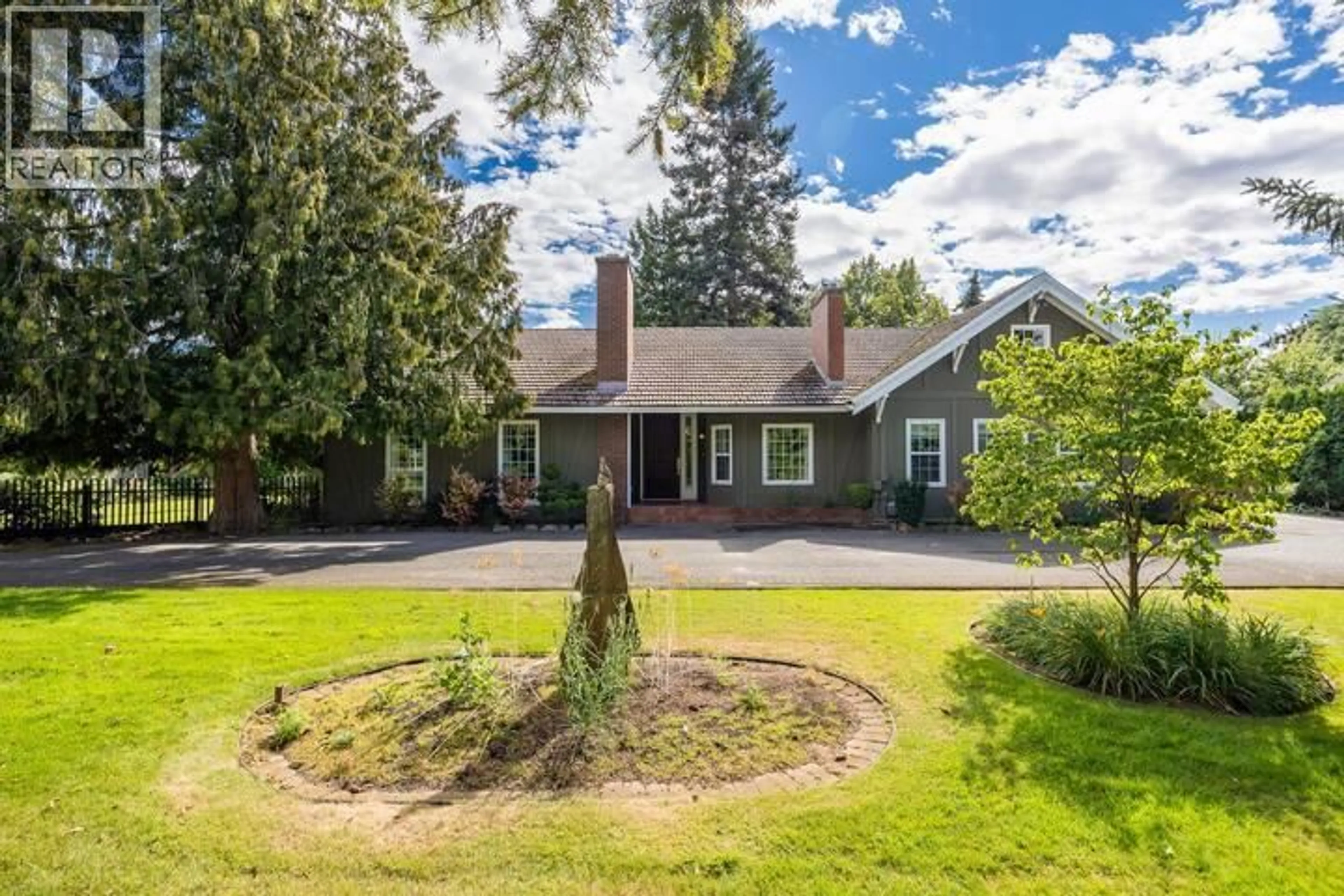 A pic from outside/outdoor area/front of a property/back of a property/a pic from drone, street for 2065 LONG STREET, Kelowna British Columbia V1Y1L3
