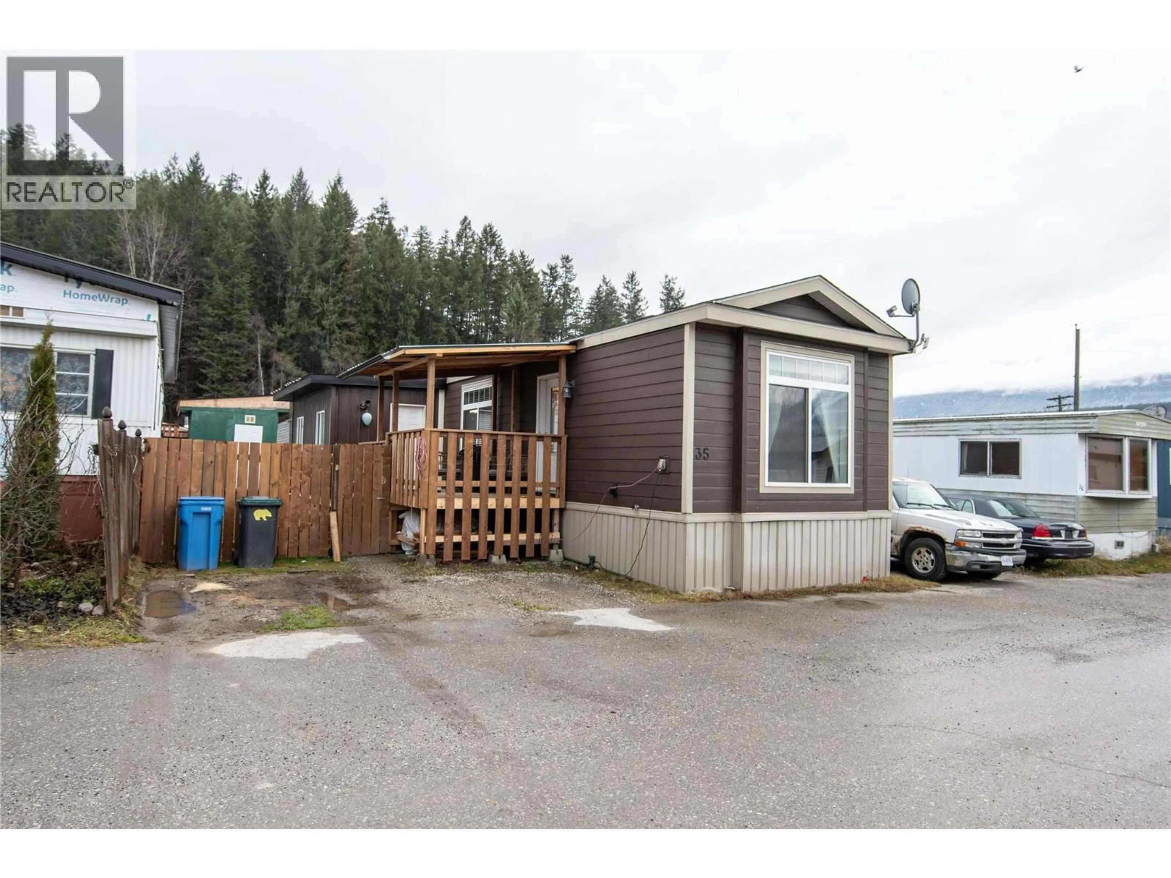 Home with vinyl exterior material, street for 35 - 1400 12TH STREET, Golden British Columbia V0A1H1
