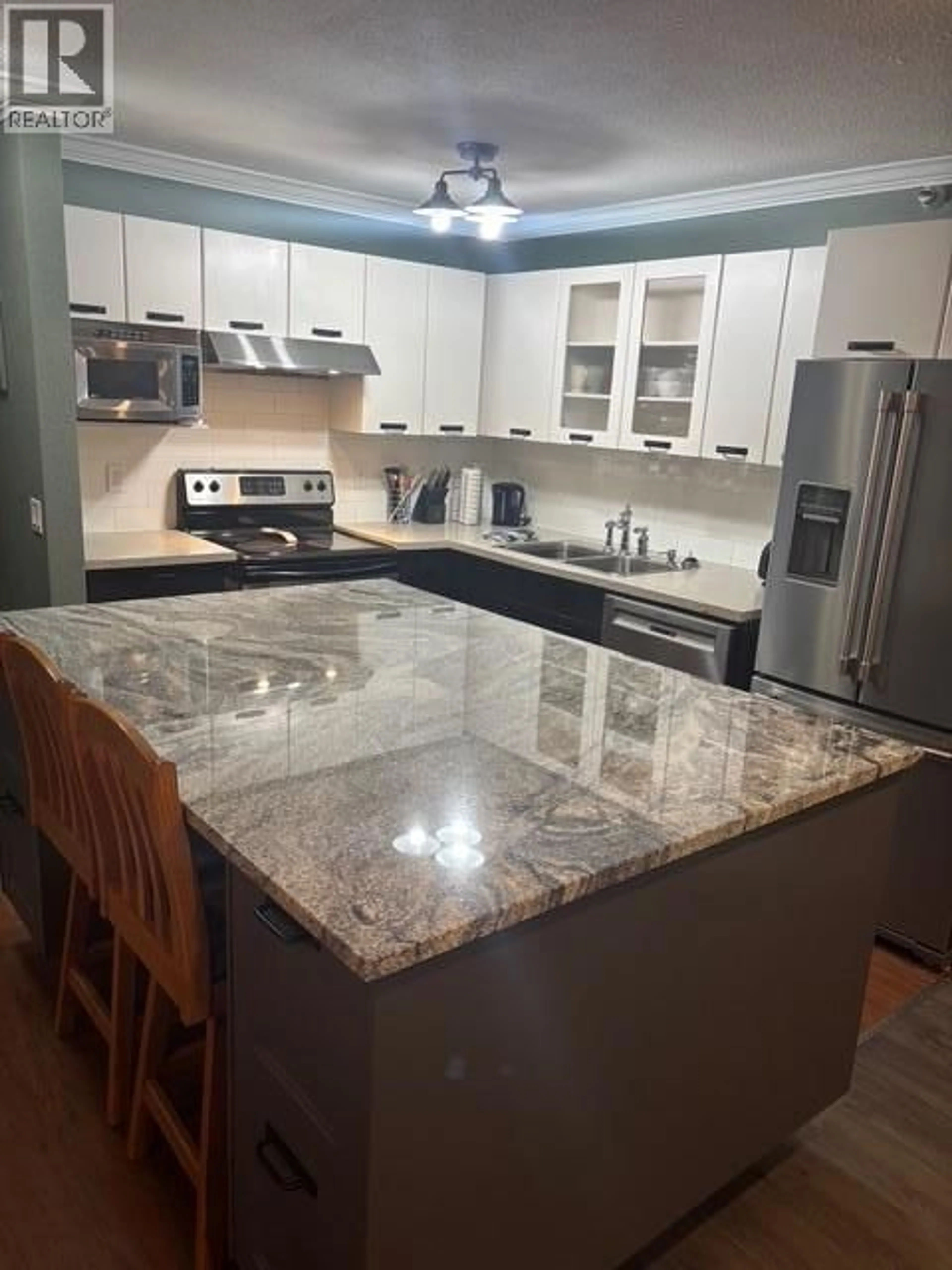 Open concept kitchen, ceramic/tile floor for 321 - 20 KETTLE VIEW ROAD, Big White British Columbia V1P1T4