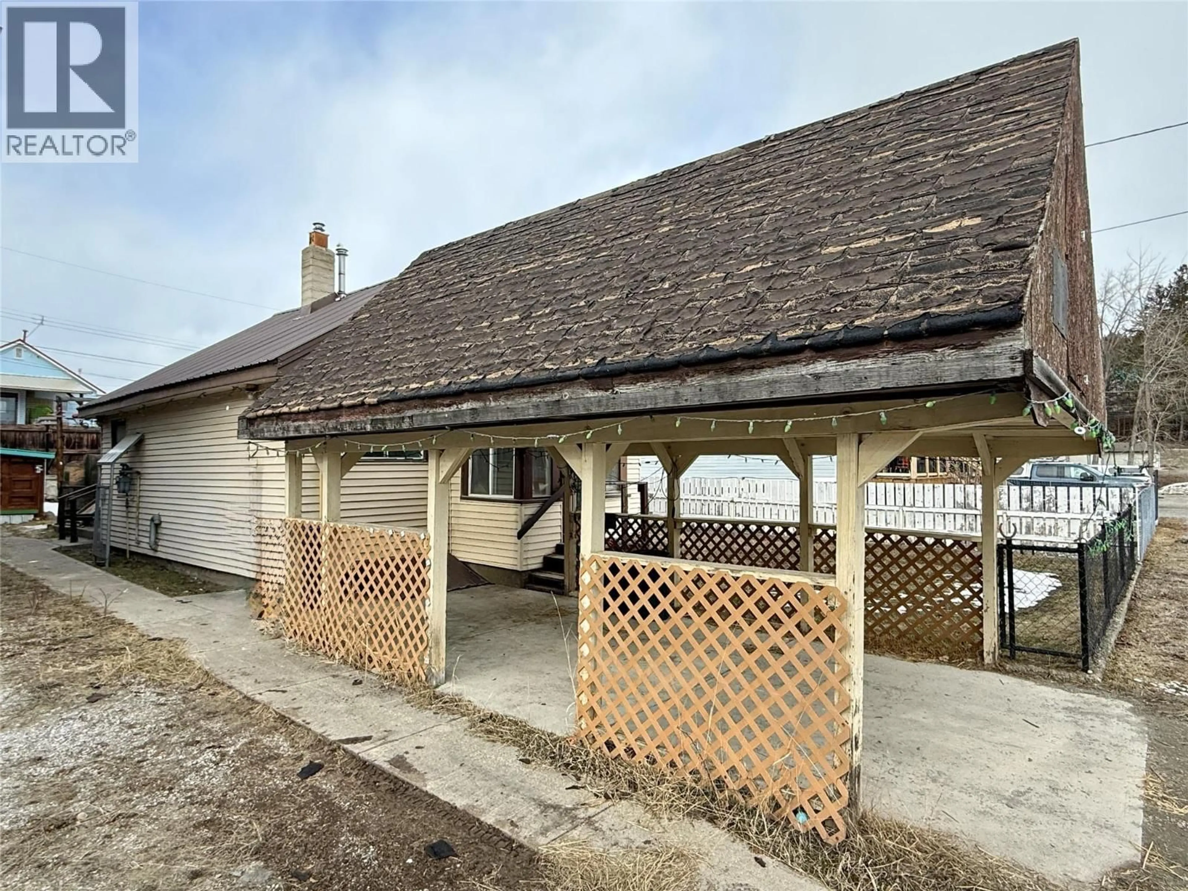 Patio, building for 335 MARSDEN STREET, Kimberley British Columbia V1A1H3