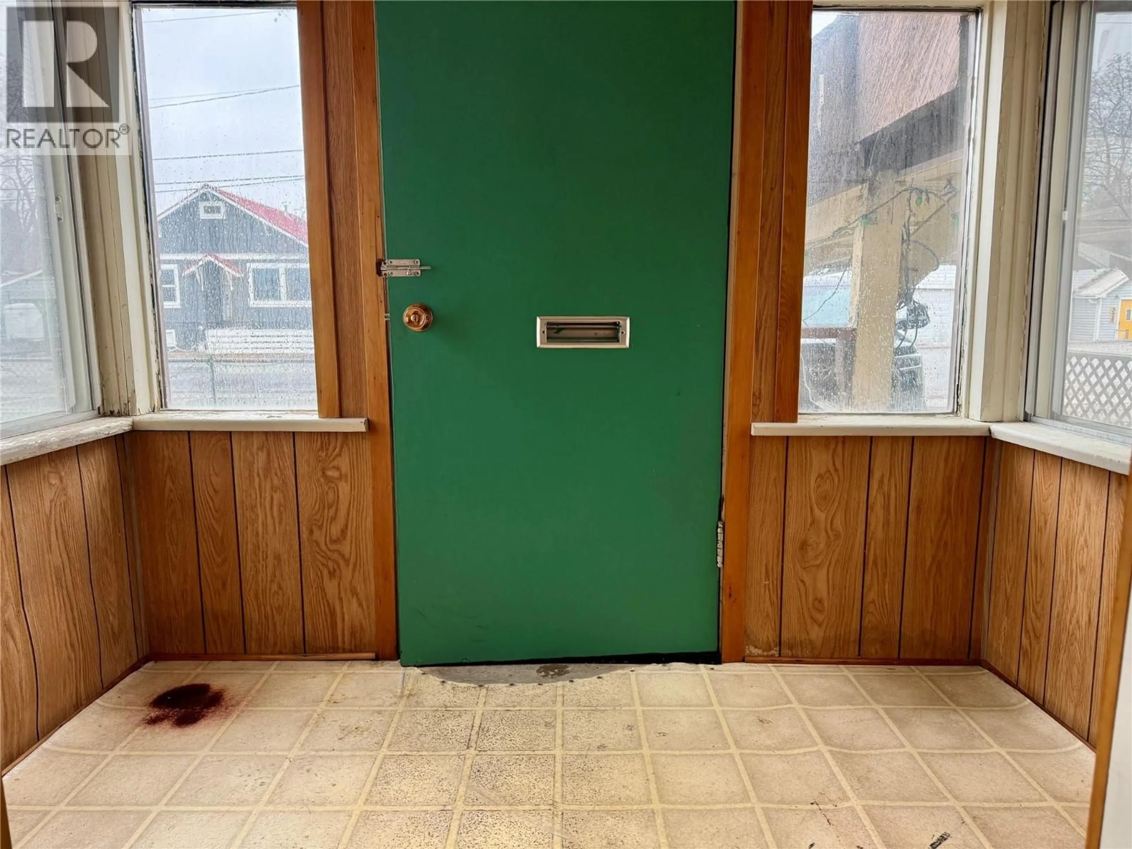 Indoor entryway for 335 MARSDEN STREET, Kimberley British Columbia V1A1H3