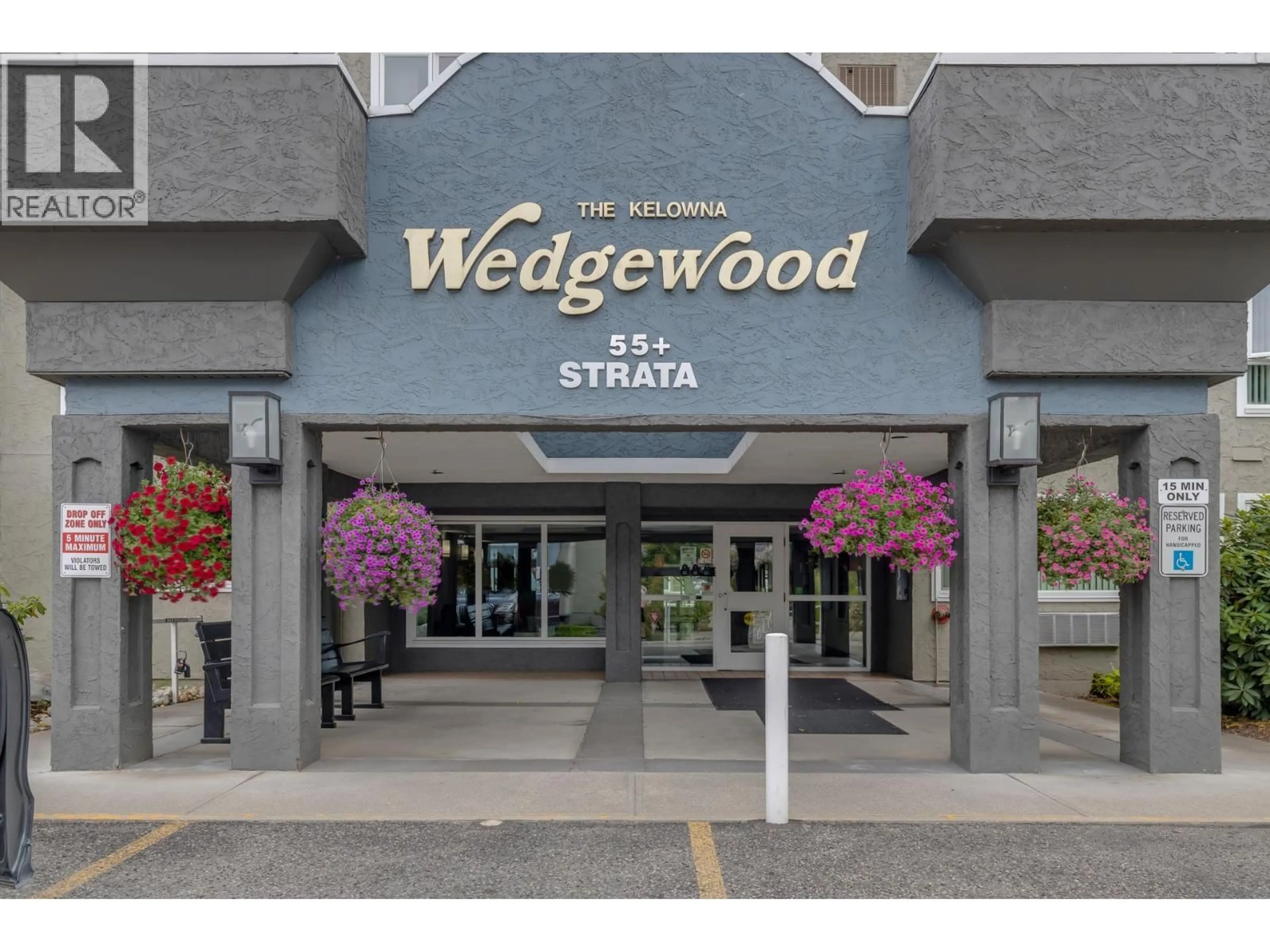 Indoor foyer for 328 - 1045 SUTHERLAND AVENUE, Kelowna British Columbia V1Y5Y1