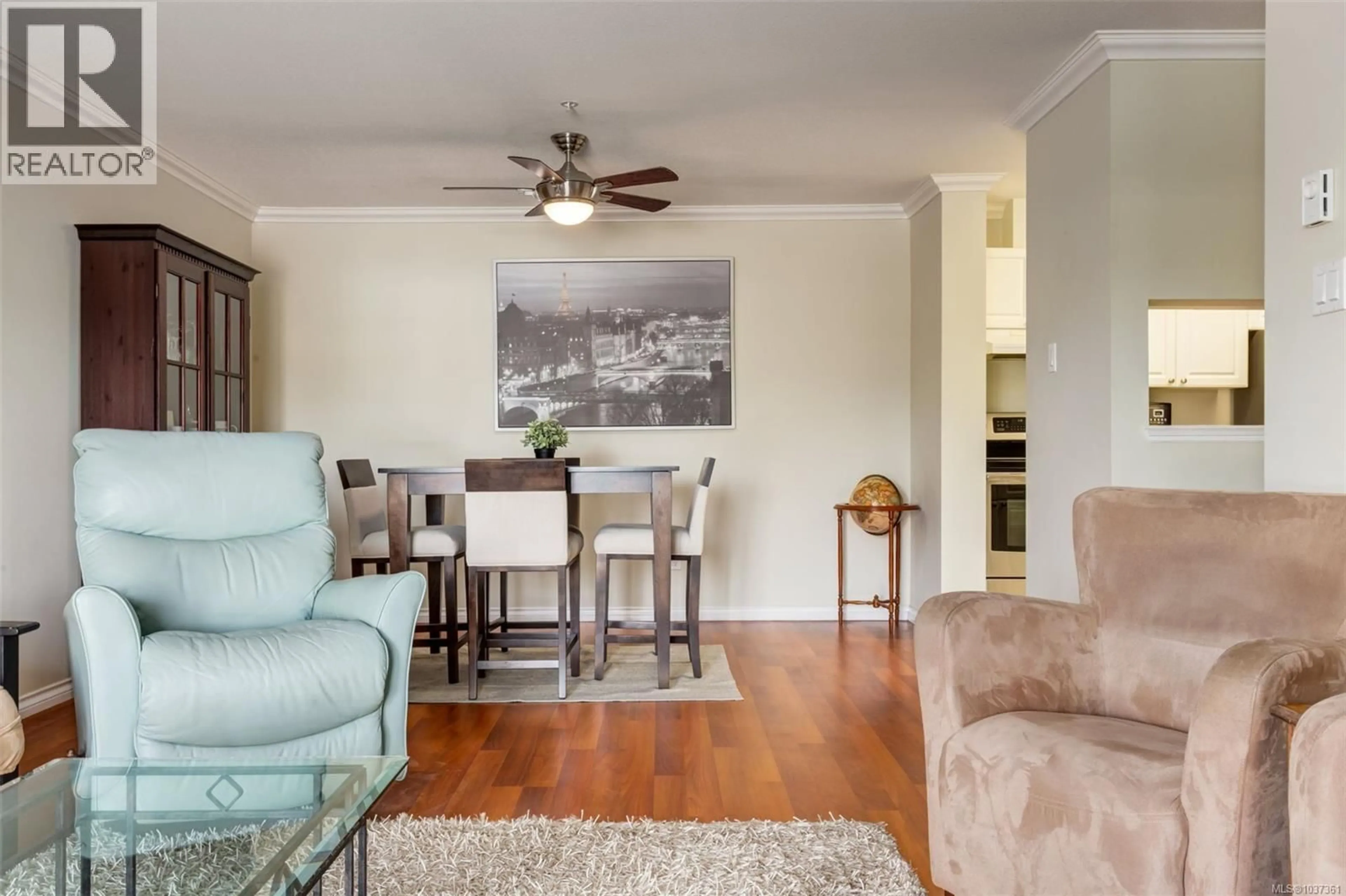 Living room with furniture, wood/laminate floor for 103 - 4971 SONGBIRD PLACE, Nanaimo British Columbia V9T6L1