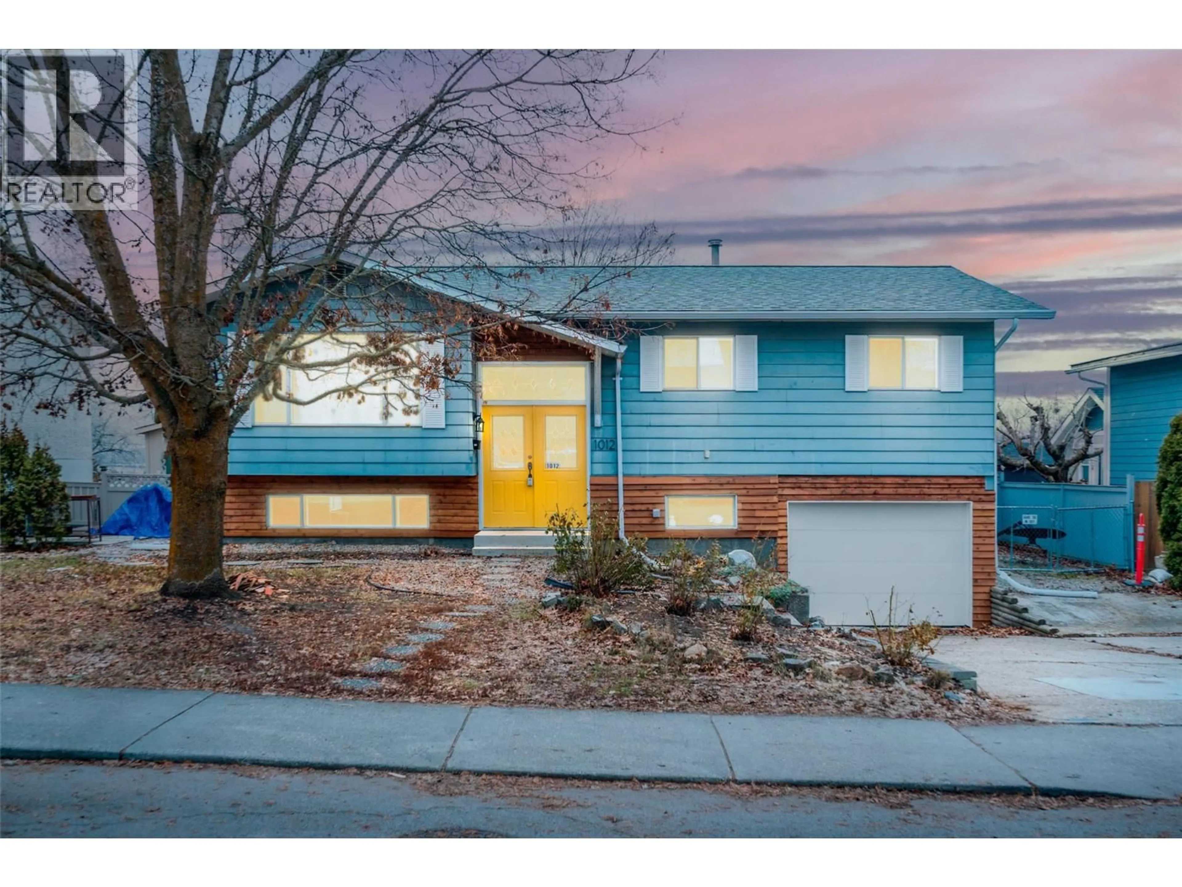 Home with vinyl exterior material, street for 1012 33 AVENUE, Vernon British Columbia V1T6R7