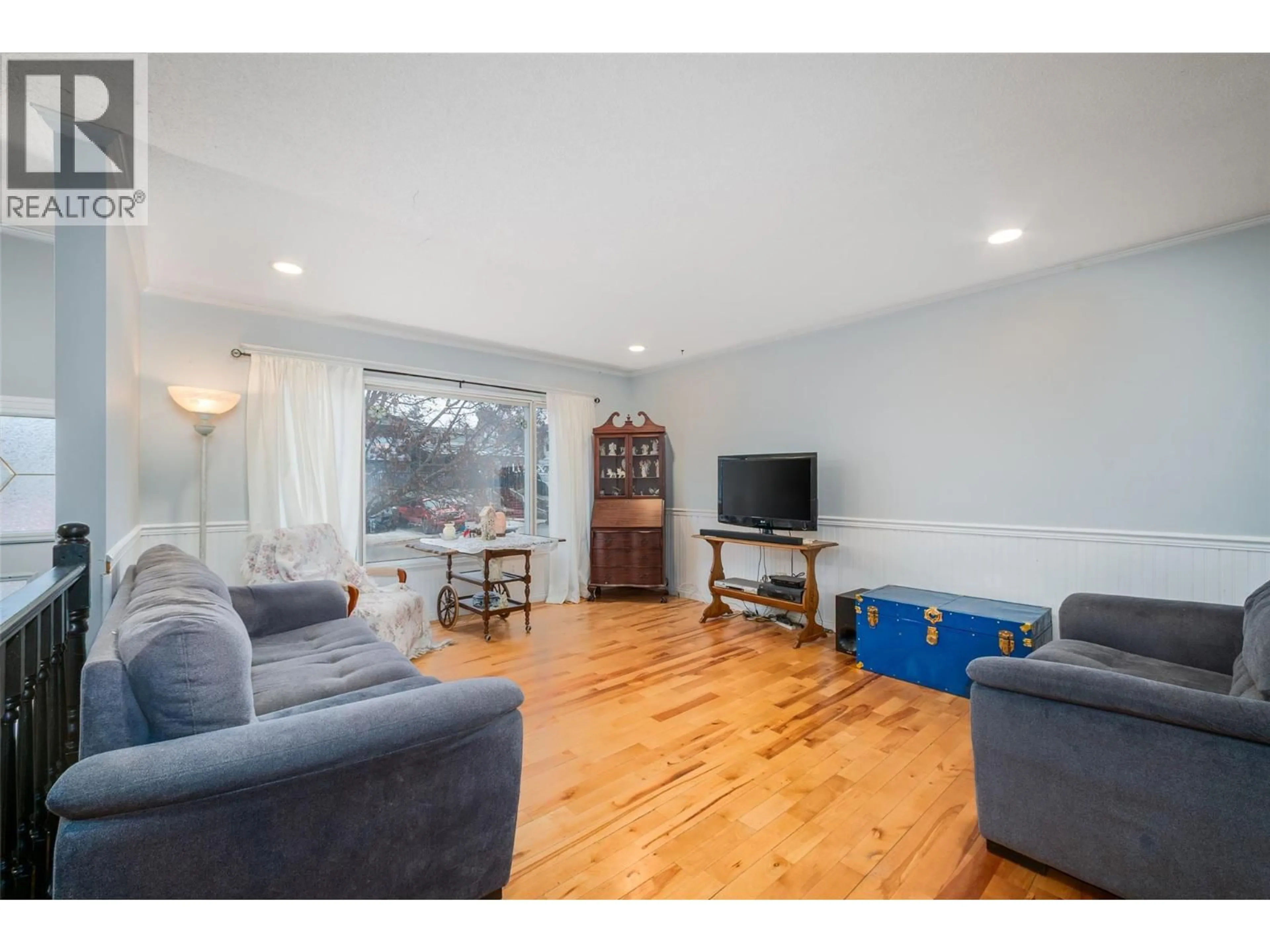 Living room with furniture, wood/laminate floor for 1012 33 AVENUE, Vernon British Columbia V1T6R7