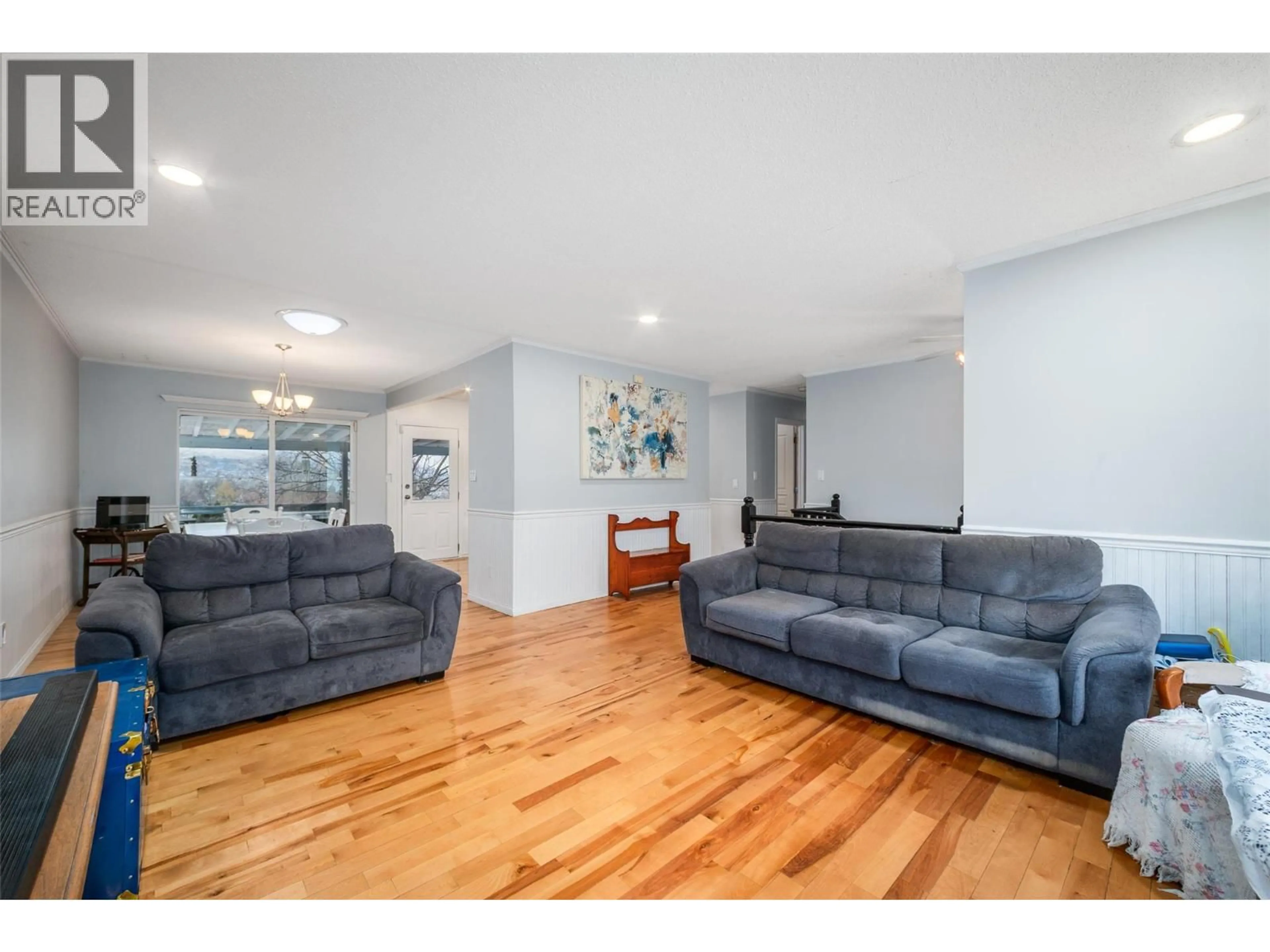 Living room with furniture, wood/laminate floor for 1012 33 AVENUE, Vernon British Columbia V1T6R7