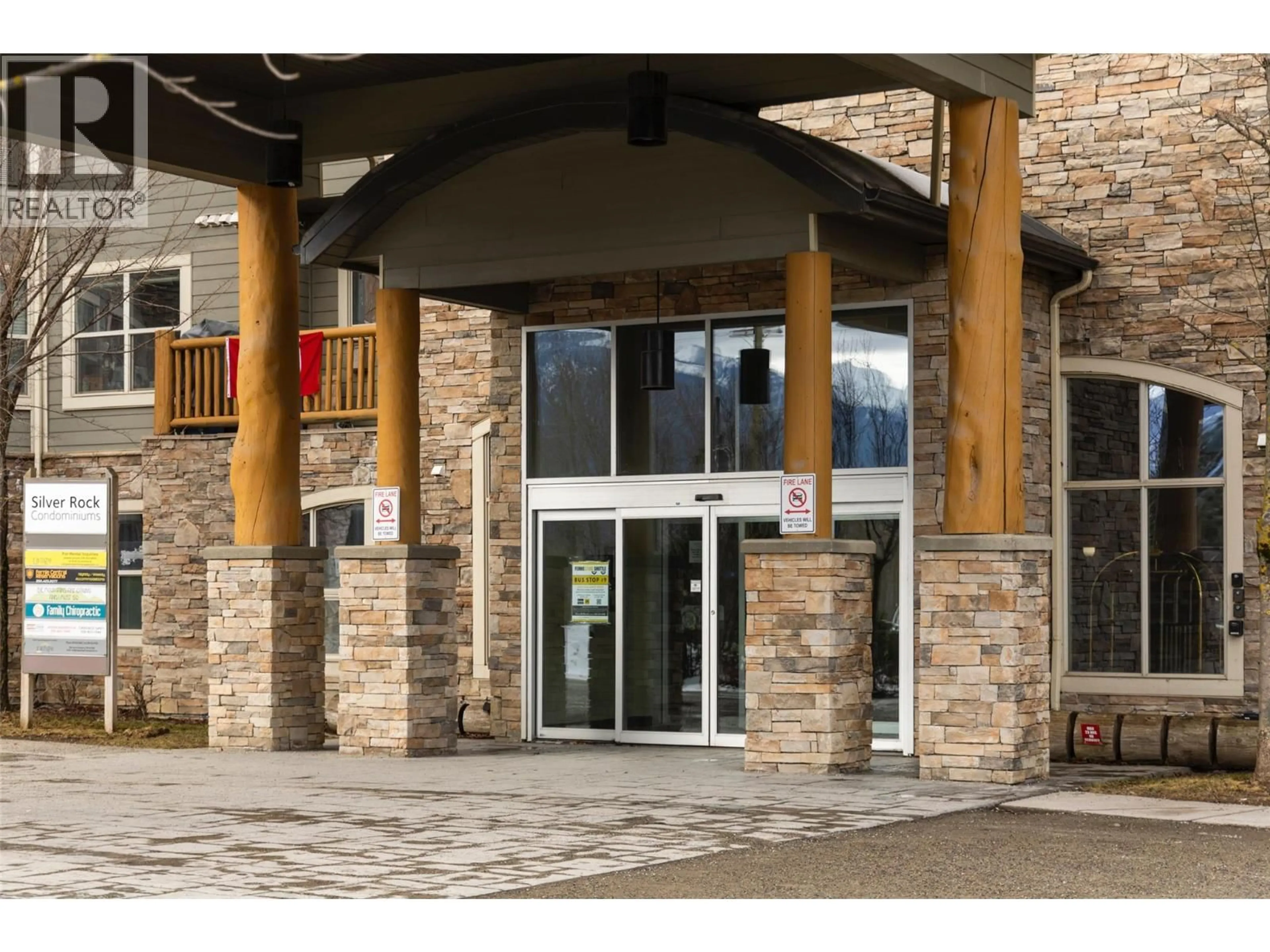 Indoor foyer for 103 - 1500 MCDONALD AVENUE, Fernie British Columbia V0B1M1