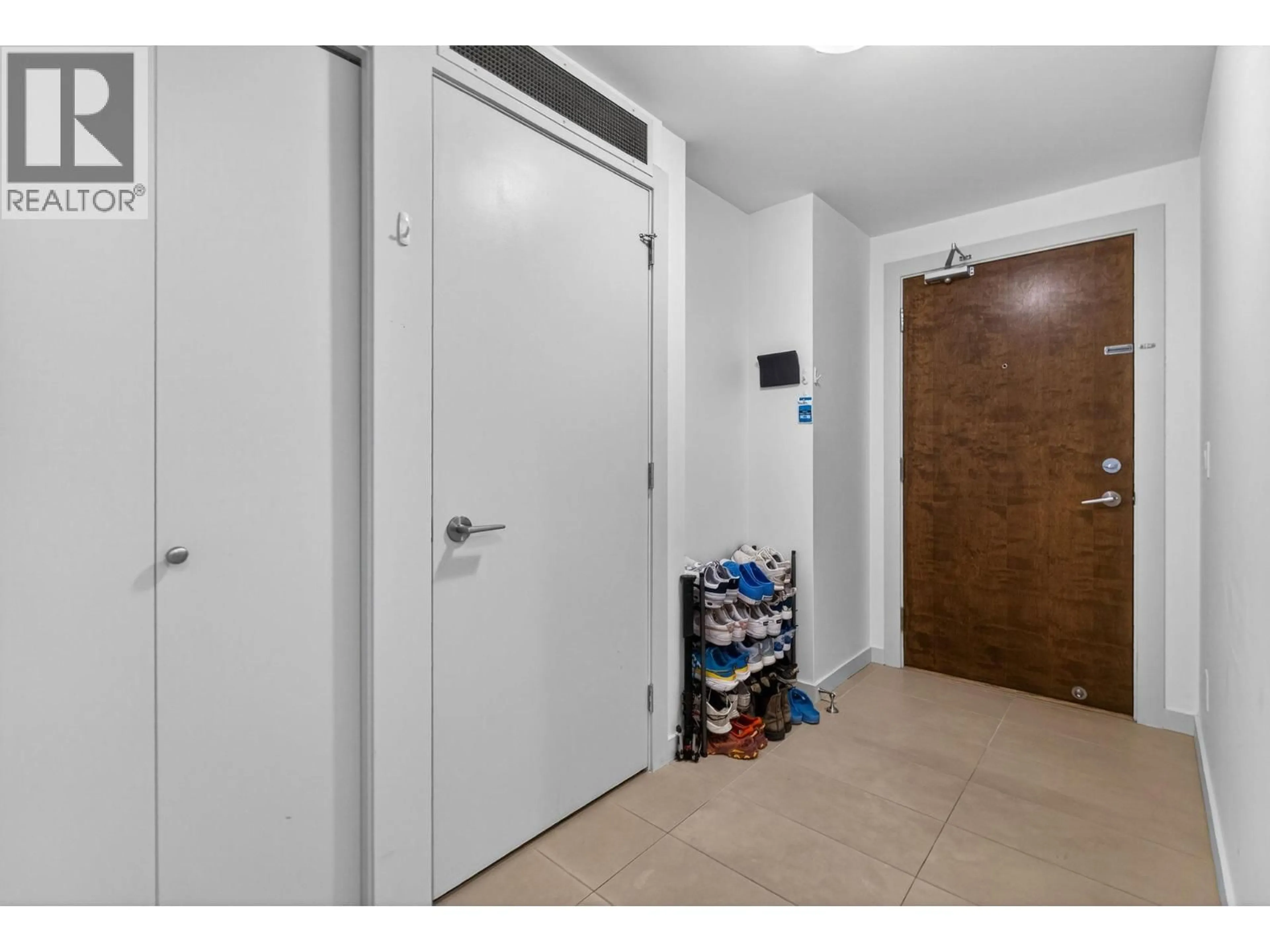 Unknown for 801 - 1075 SUNSET DRIVE, Kelowna British Columbia V1Y9Y9