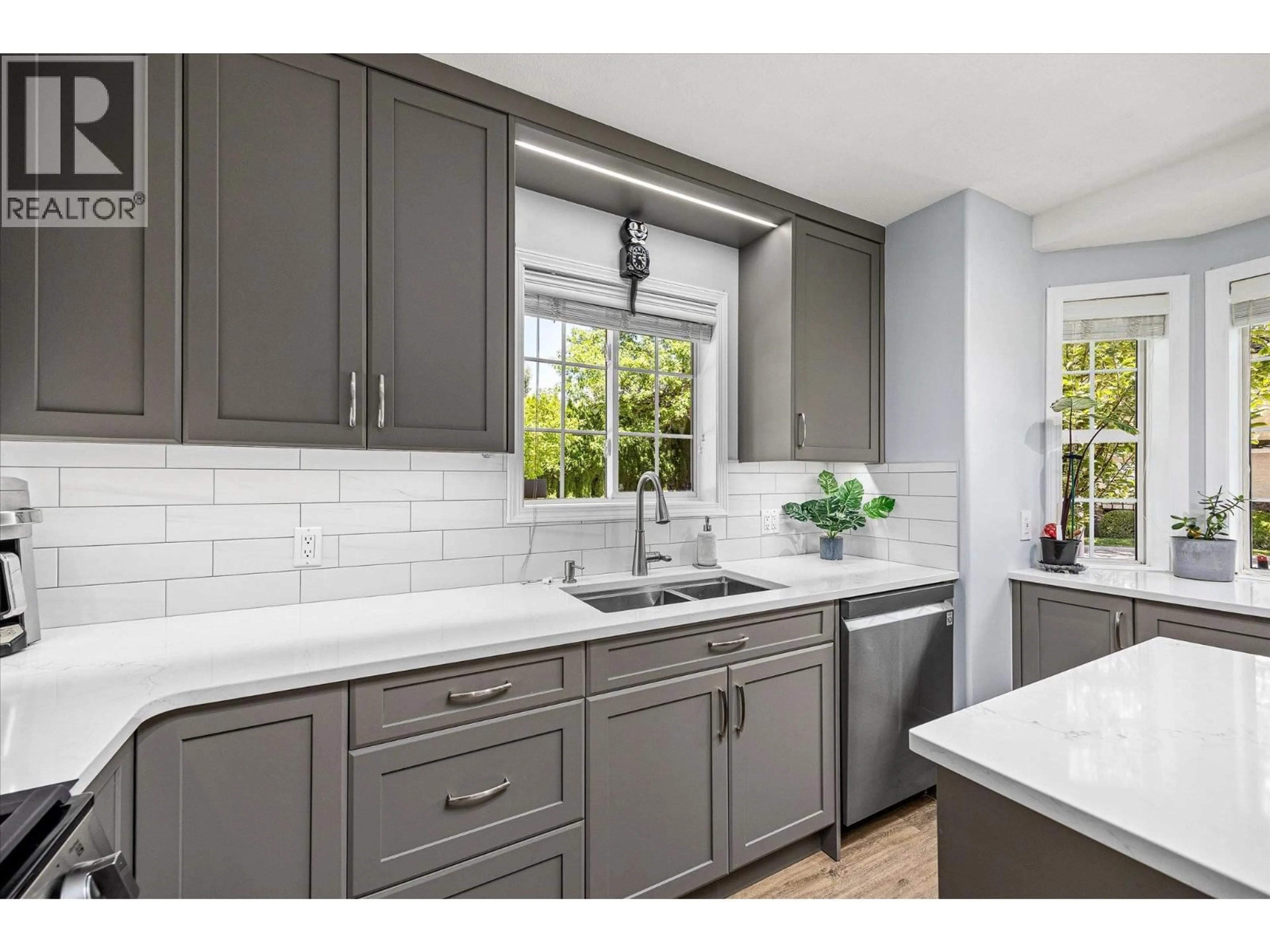 Contemporary kitchen, ceramic/tile floor for 25 - 527 YATES ROAD, Kelowna British Columbia V1V1Z5