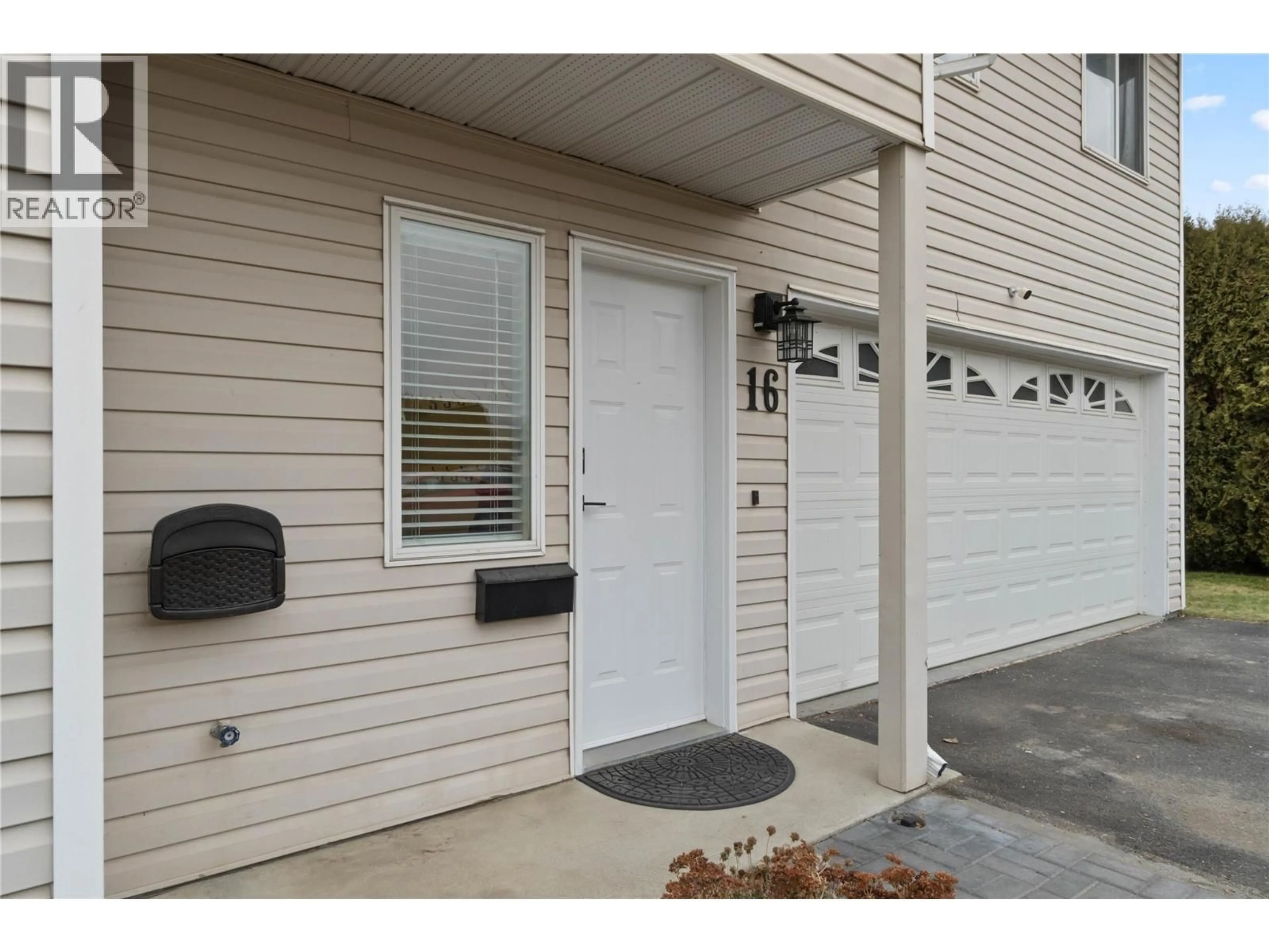 Indoor entryway for 16 - 2714 TRANQUILLE ROAD, Kamloops British Columbia V2B7Y2