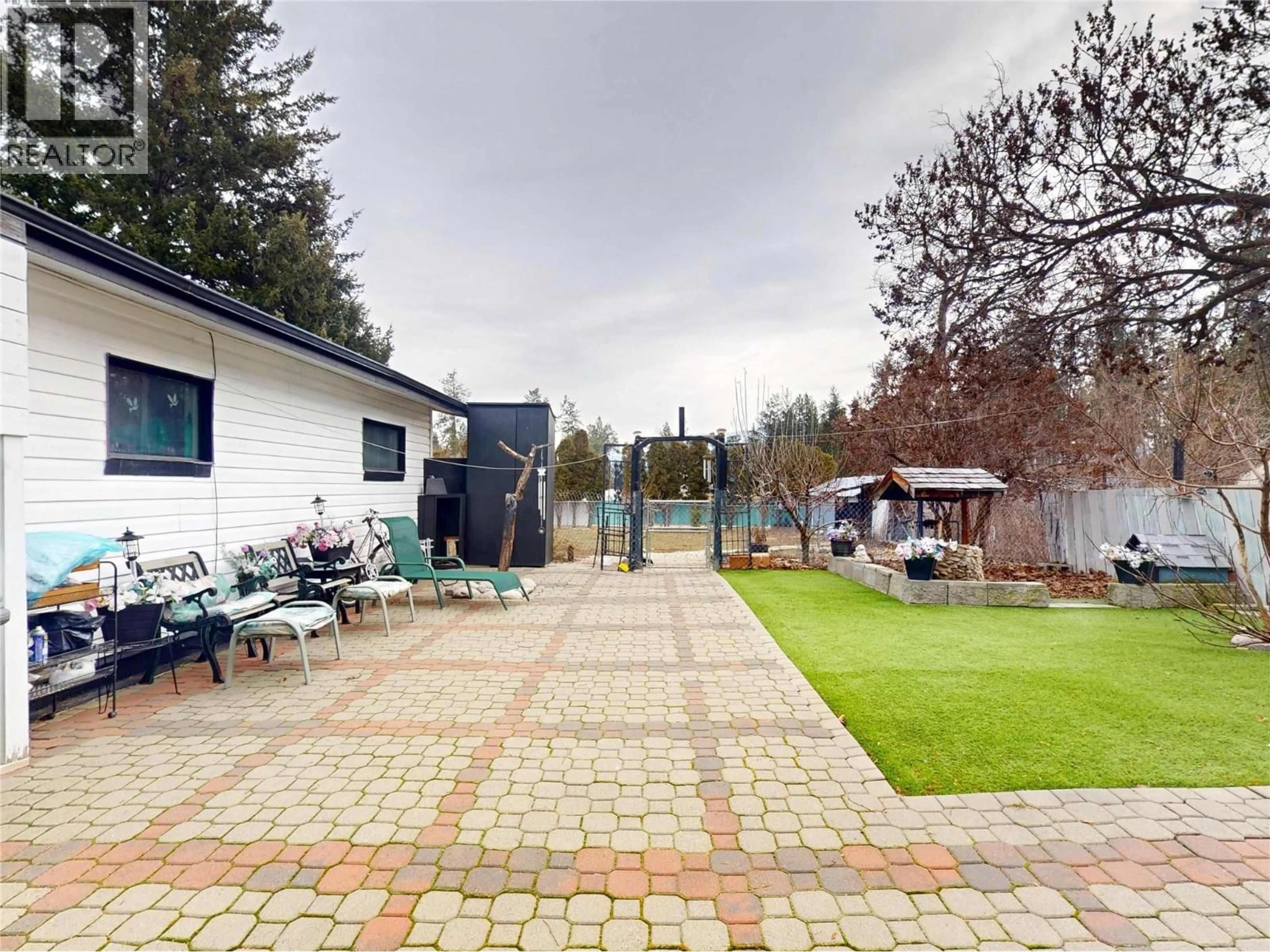 Patio, street for 5186 MACKINNON ROAD, Peachland British Columbia V0H1X2