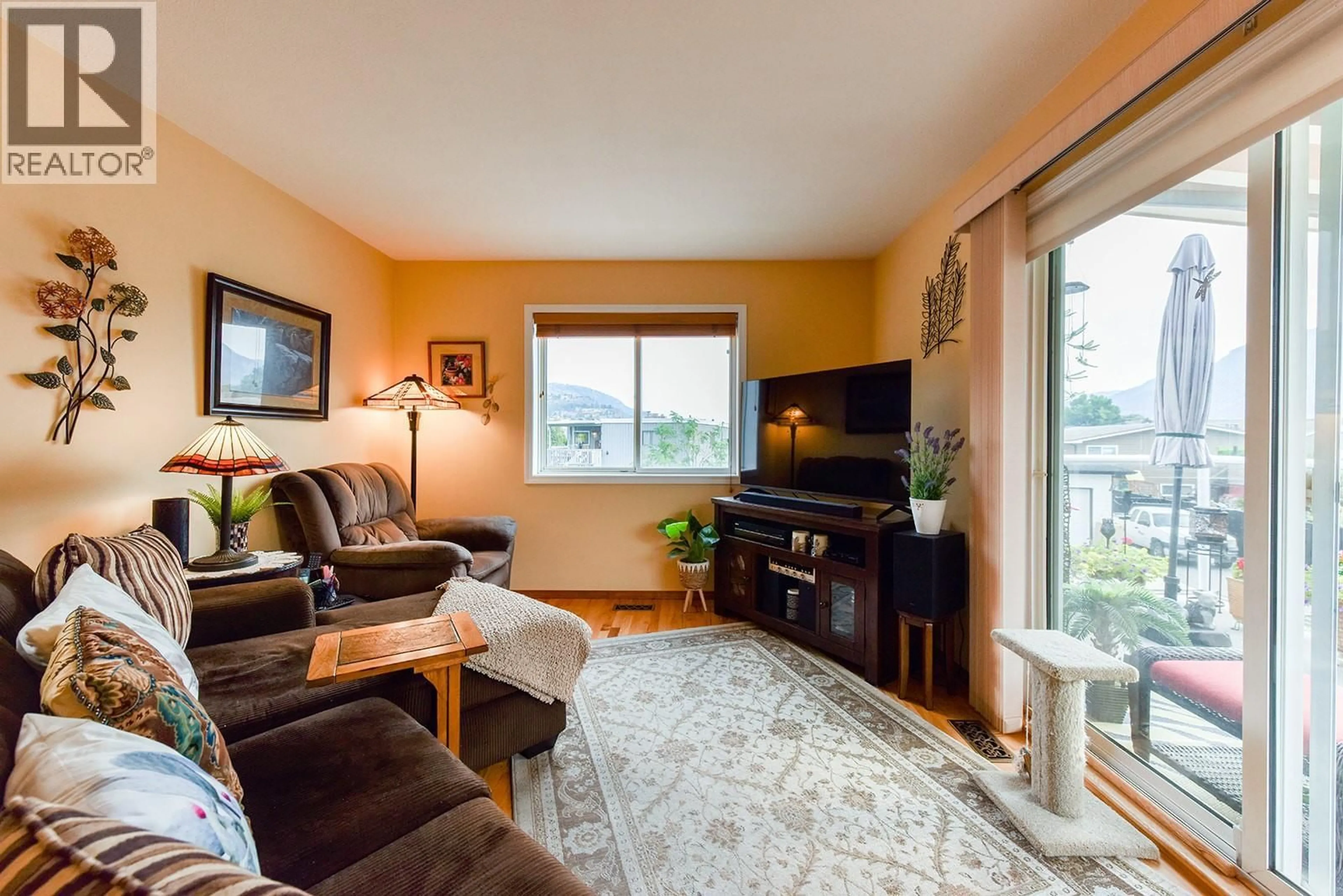 Living room with furniture, wood/laminate floor for 105 - 158 GREEN AVENUE, Penticton British Columbia V2A3T1