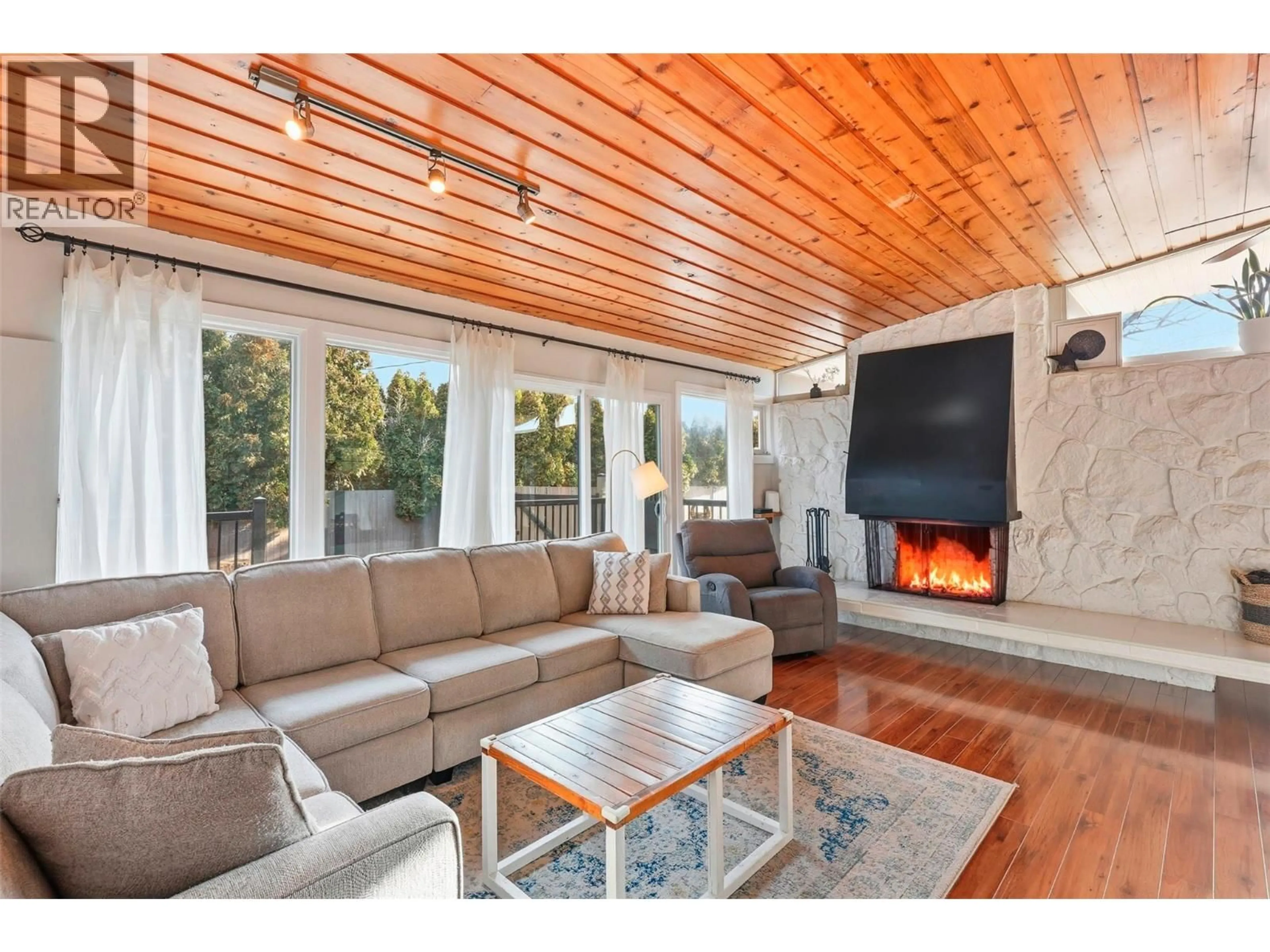 Living room with furniture, wood/laminate floor for 2520 GLENVIEW AVENUE, Kamloops British Columbia V2B1P2