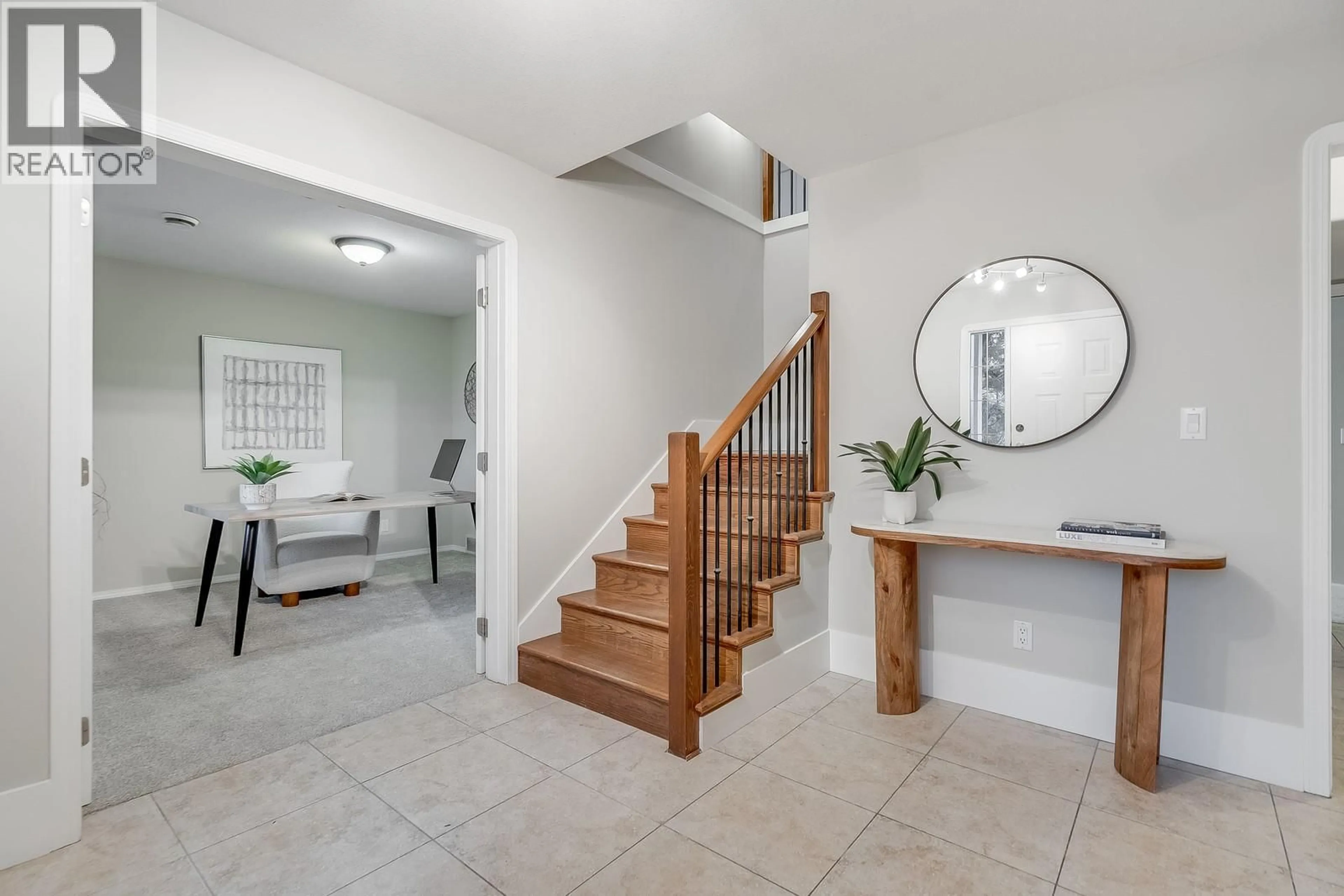 Indoor entryway for 2034 HORIZON DRIVE, West Kelowna British Columbia V1Z3N4