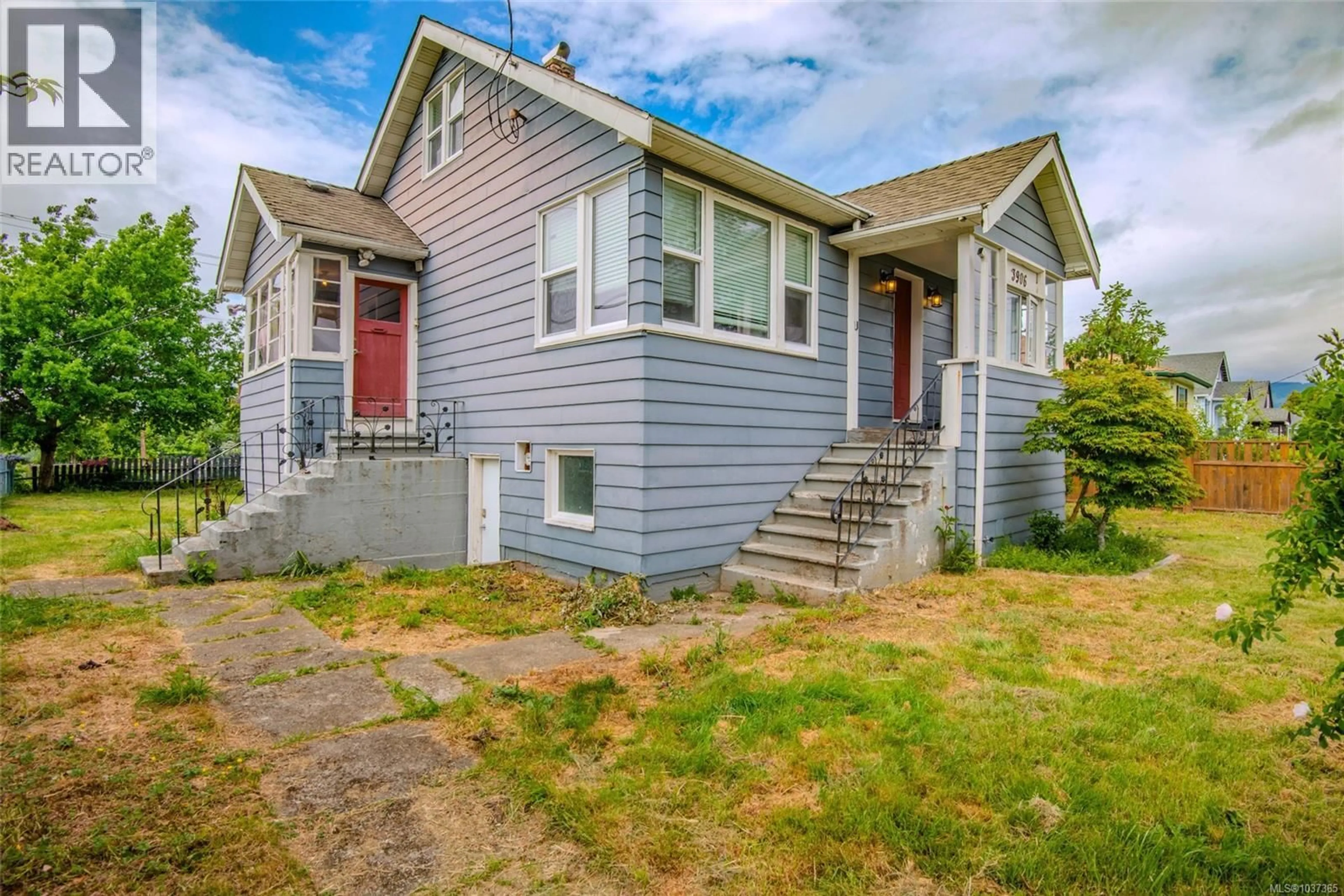 Home with vinyl exterior material, street for 3906 10TH AVENUE, Port Alberni British Columbia V9Y4Z9