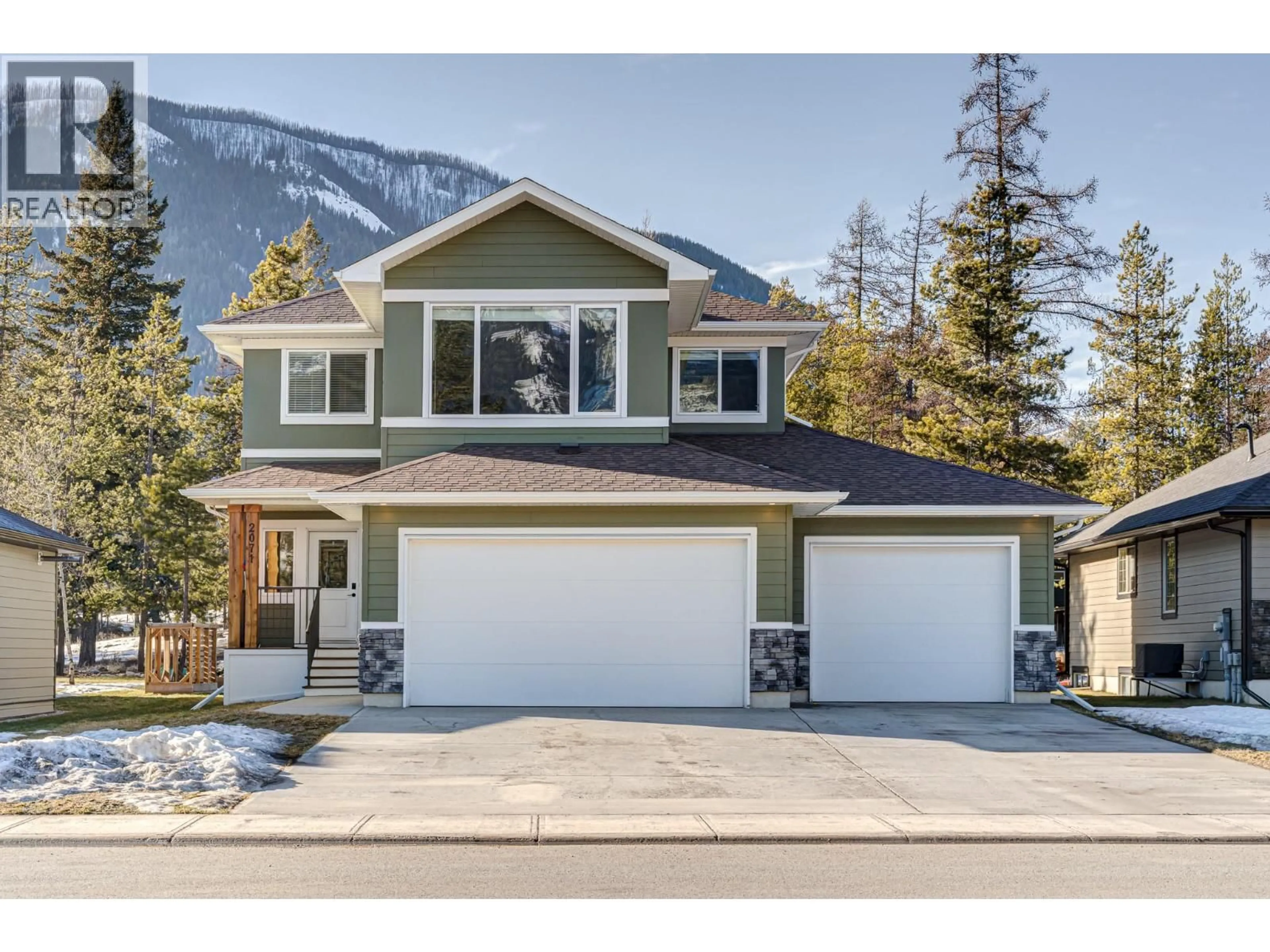 Home with vinyl exterior material, mountain view for 2071 GOLDEN EAGLE DRIVE, Sparwood British Columbia V0B2G2