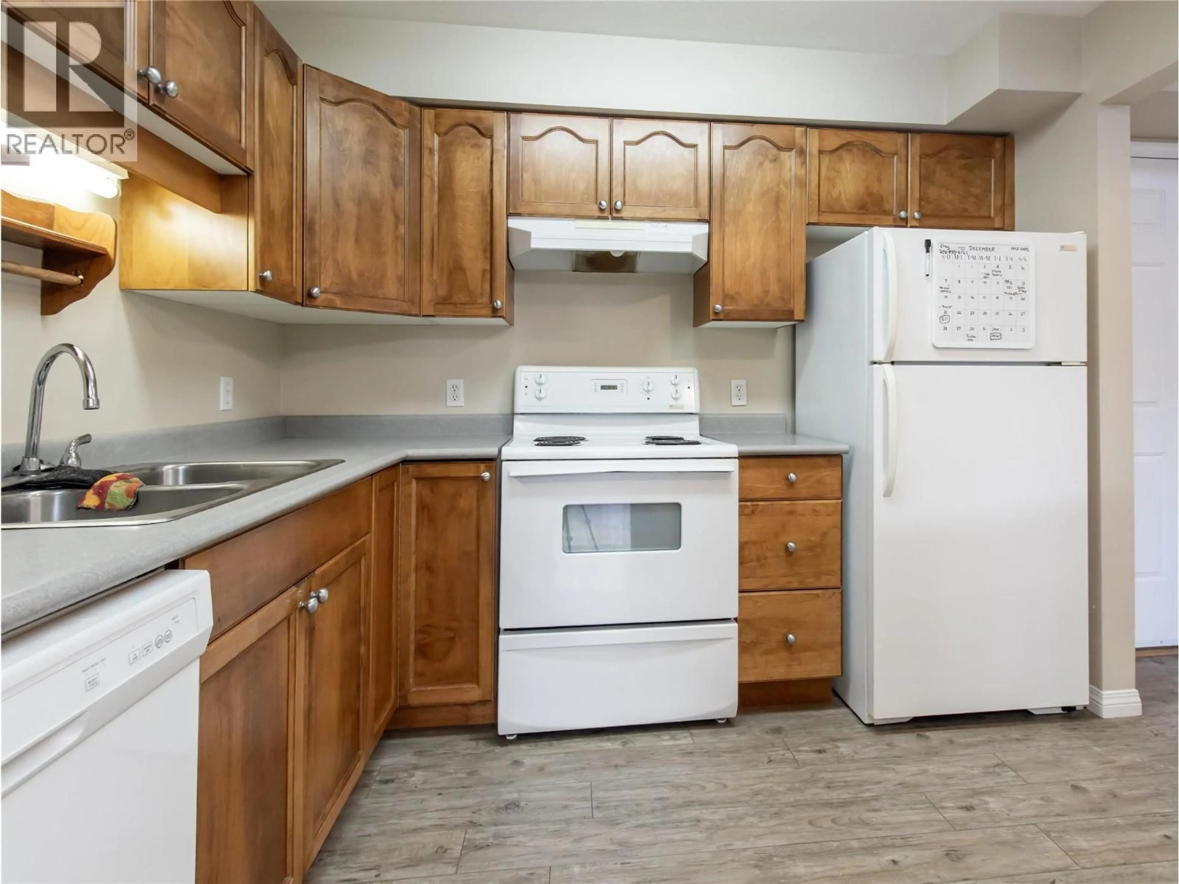 Standard kitchen, unknown for 107 - 640 3 STREET SOUTHWEST, Salmon Arm British Columbia V1E2R3