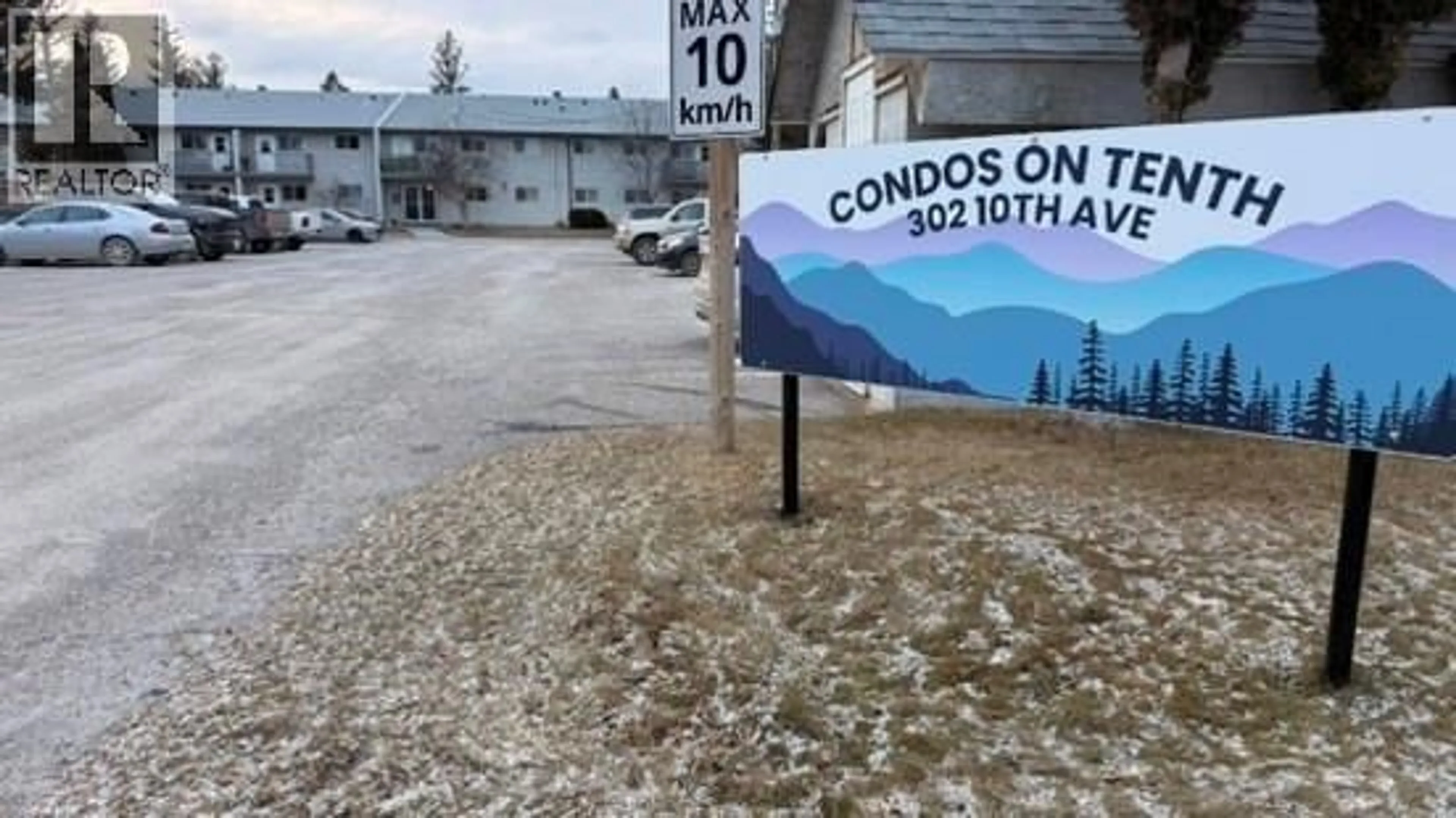 Parking for 202 - 302 10TH AVENUE, Invermere British Columbia V0A1K0