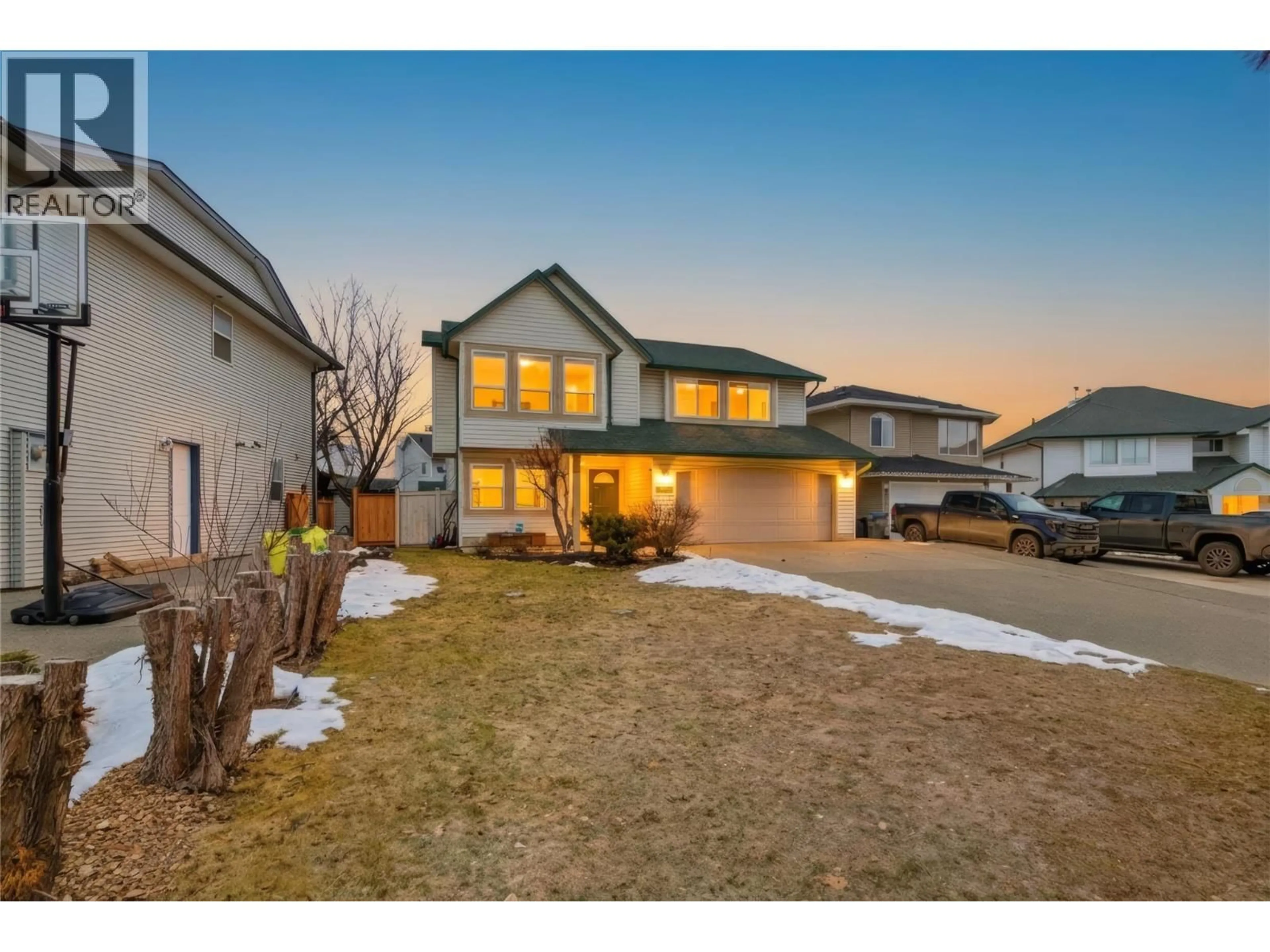 A pic from outside/outdoor area/front of a property/back of a property/a pic from drone, street for 1938 MANNING COURT, Kamloops British Columbia V2E2R8