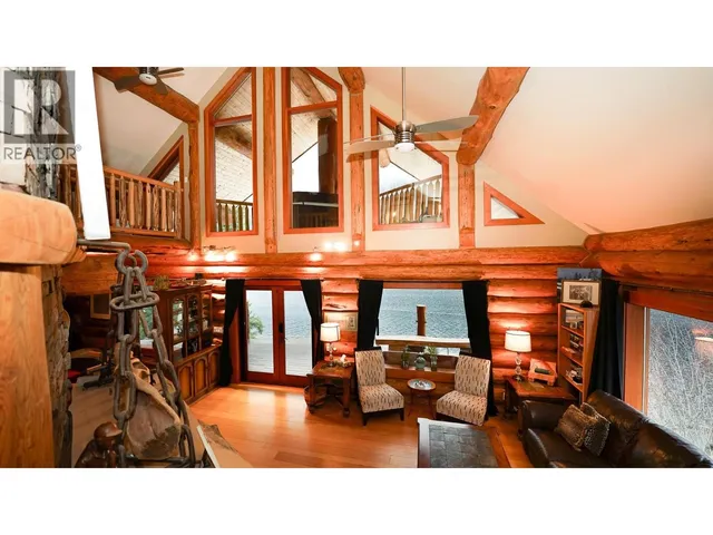 5464 AGATE BAY ROAD, Barriere 5