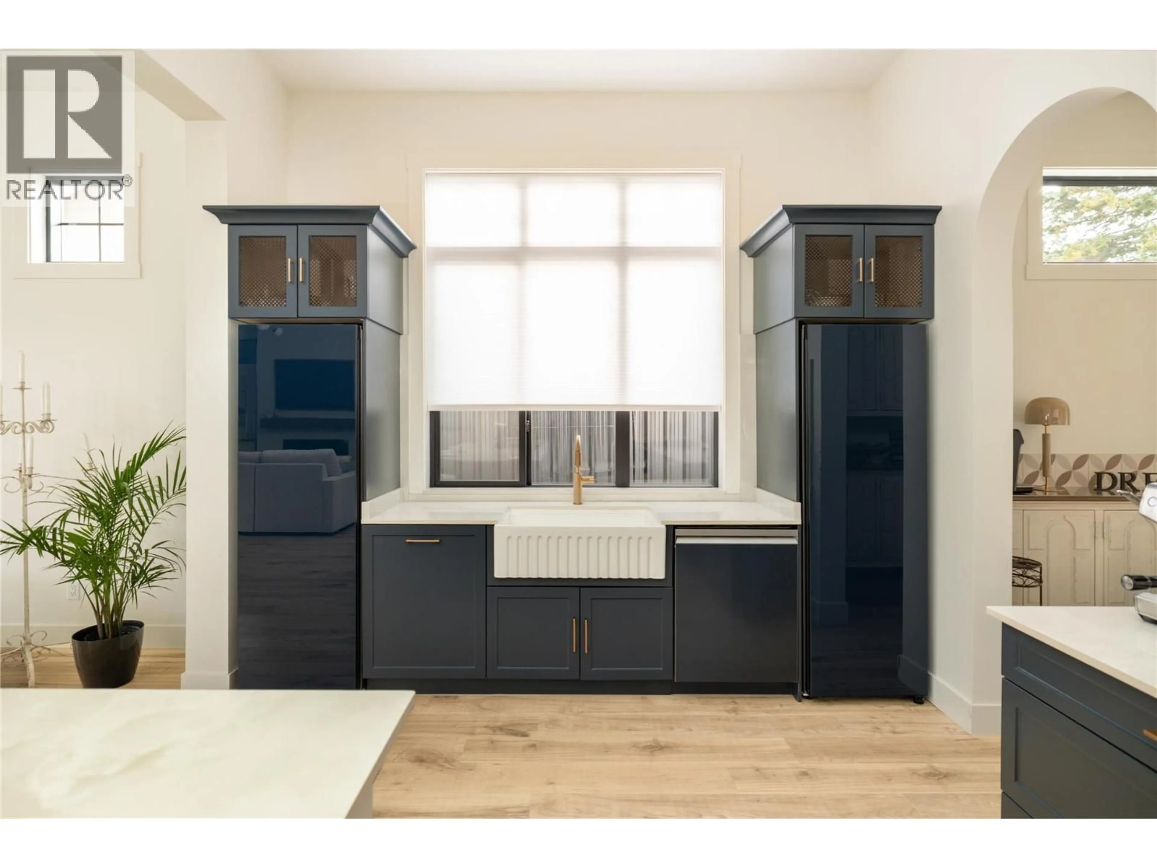 Contemporary kitchen, unknown for 2053 LONG STREET, Kelowna British Columbia V1Y1L3