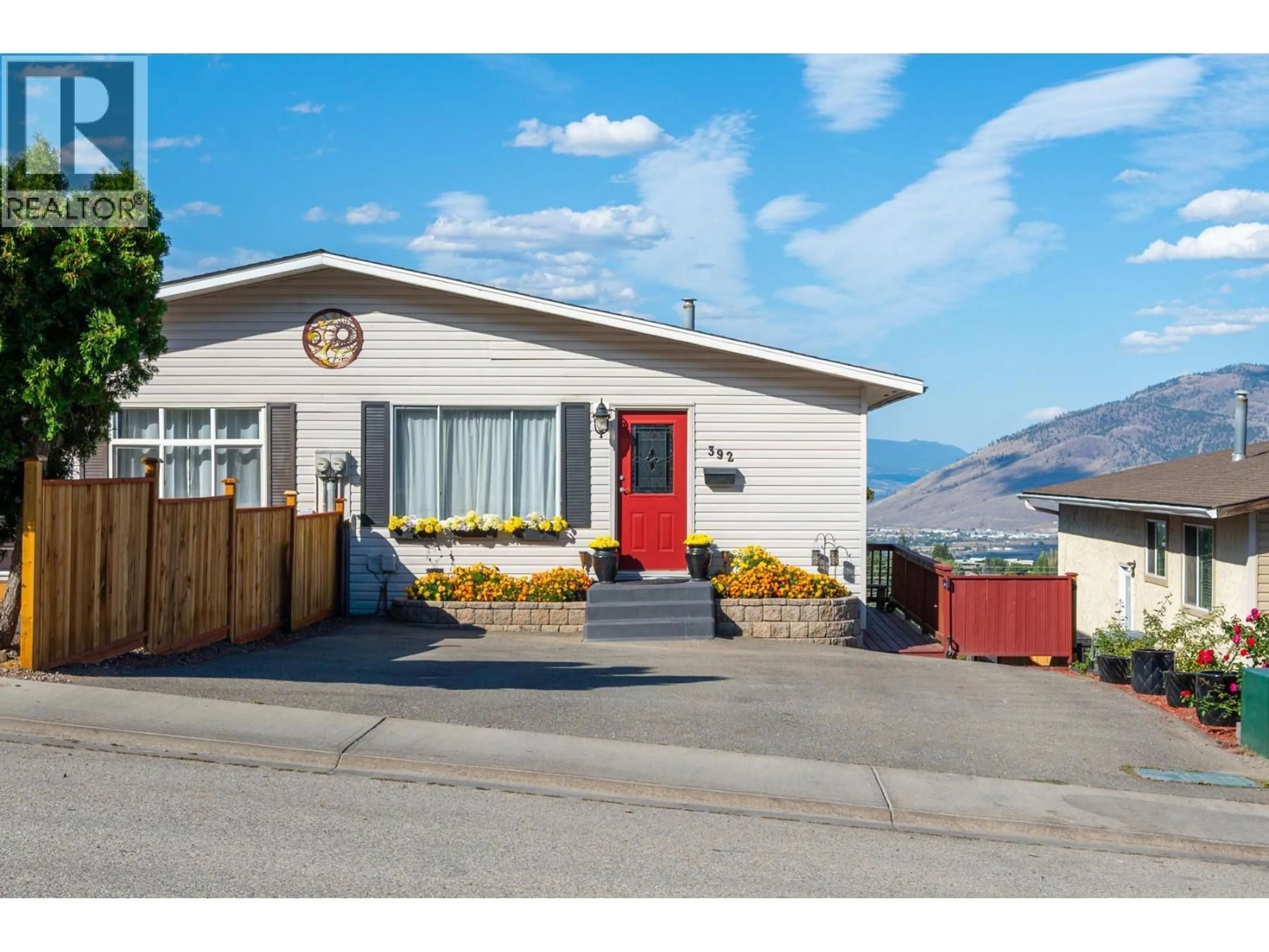 Home with vinyl exterior material, mountain view for 392 WADDINGTON DRIVE, Kamloops British Columbia V2E1M5