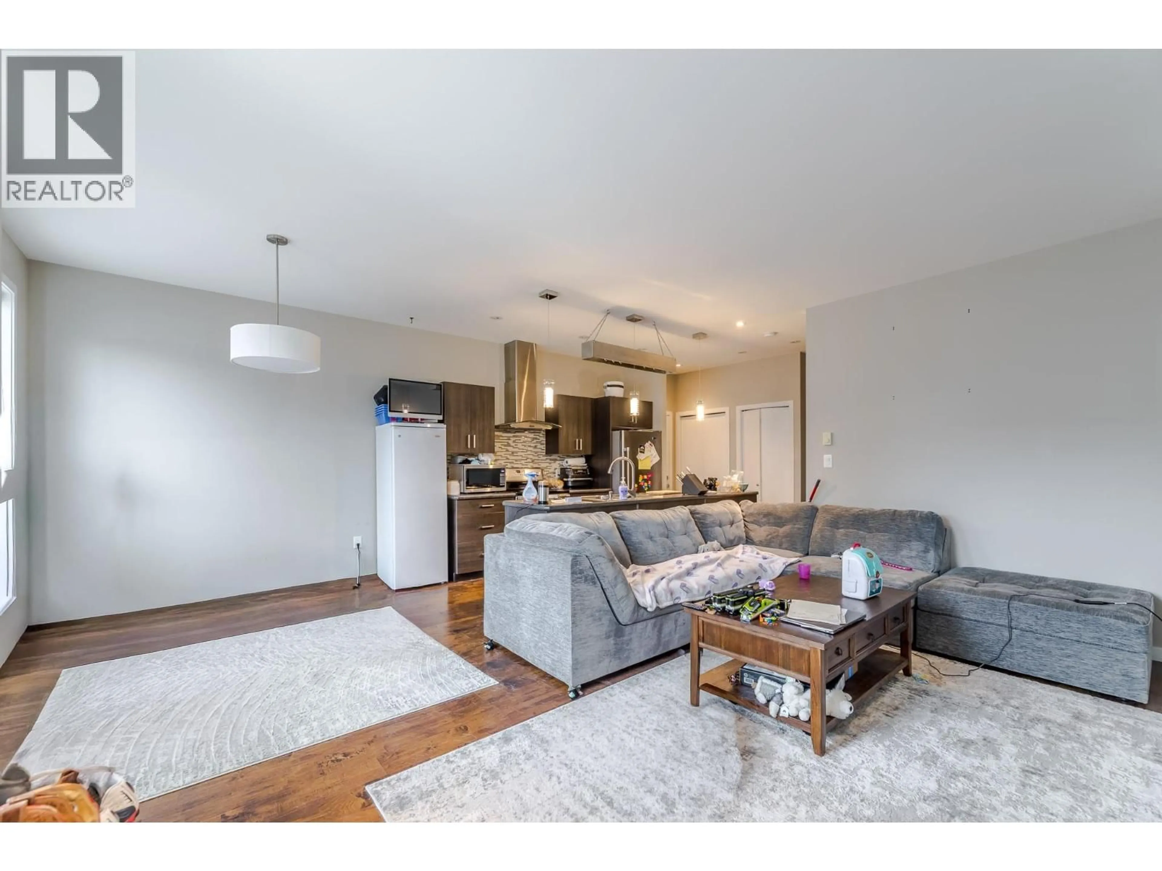 Living room with furniture, unknown for 101 - 632 BURNS STREET, Penticton British Columbia V2A4X3