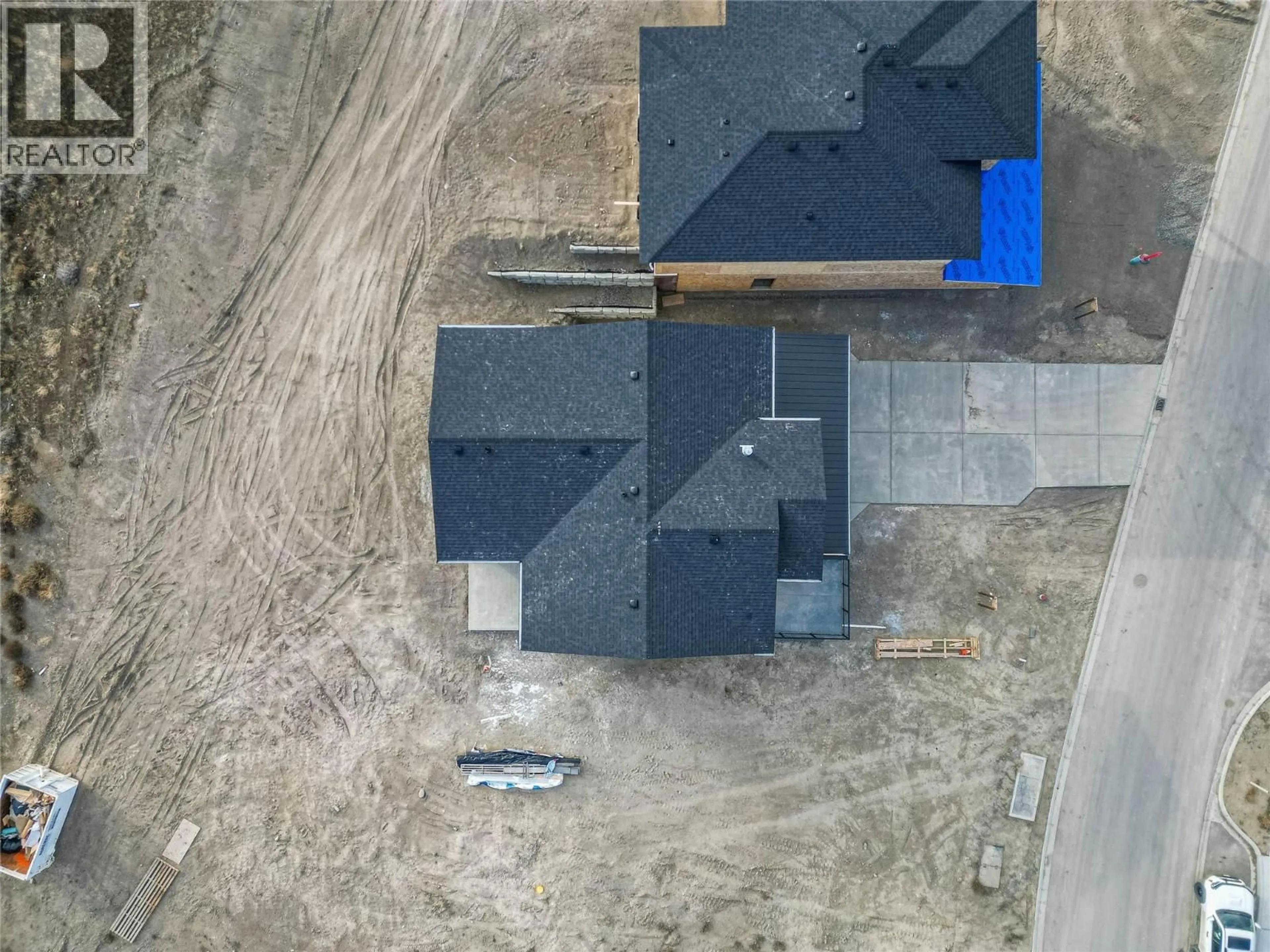 A pic from outside/outdoor area/front of a property/back of a property/a pic from drone, unknown for 113 - 38 RUE CHEVAL NOIR OTHER, Kamloops British Columbia V1S0B3