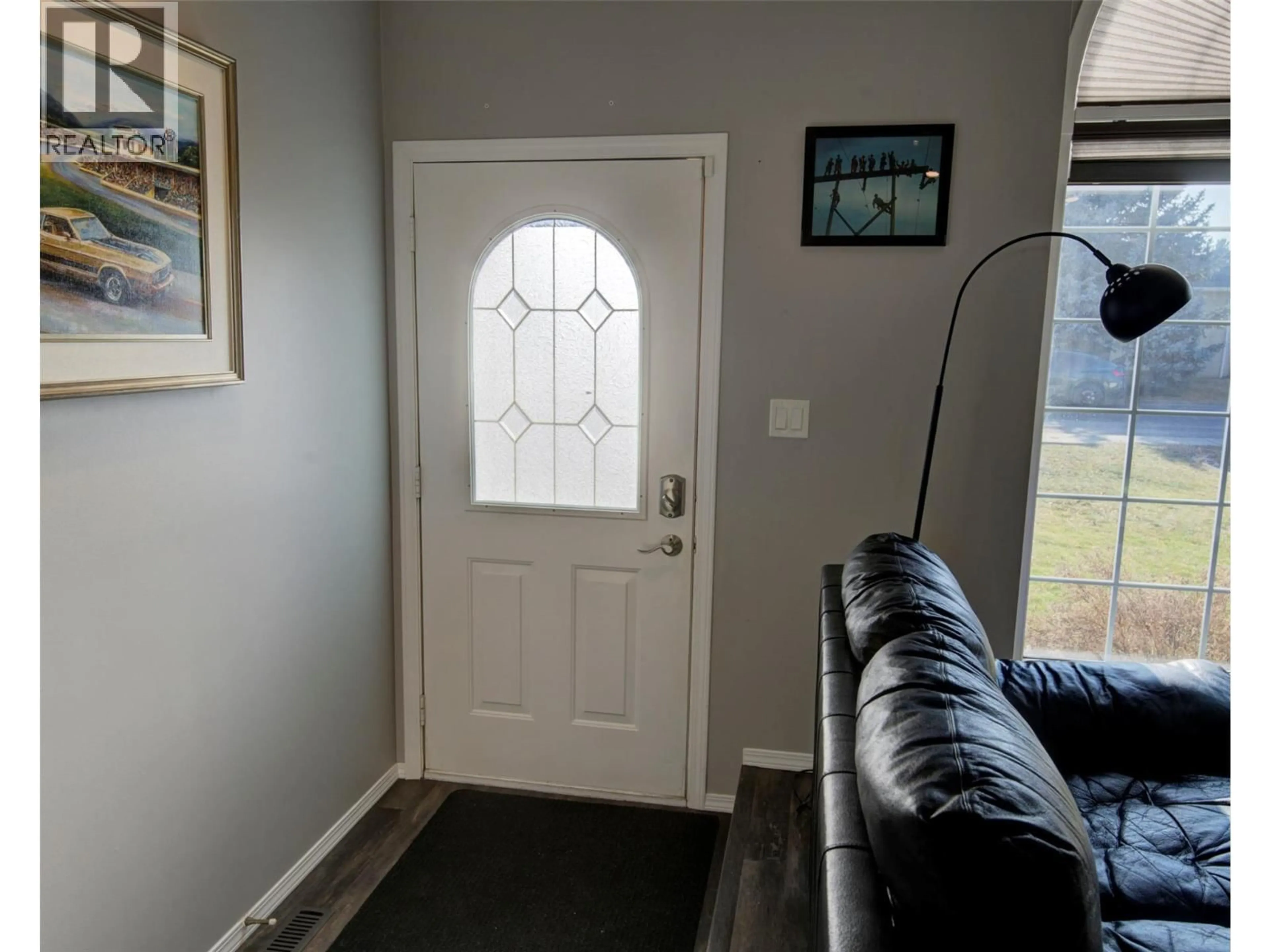 Indoor entryway for 2312 HUNTER AVENUE, Armstrong British Columbia V4Y0C1