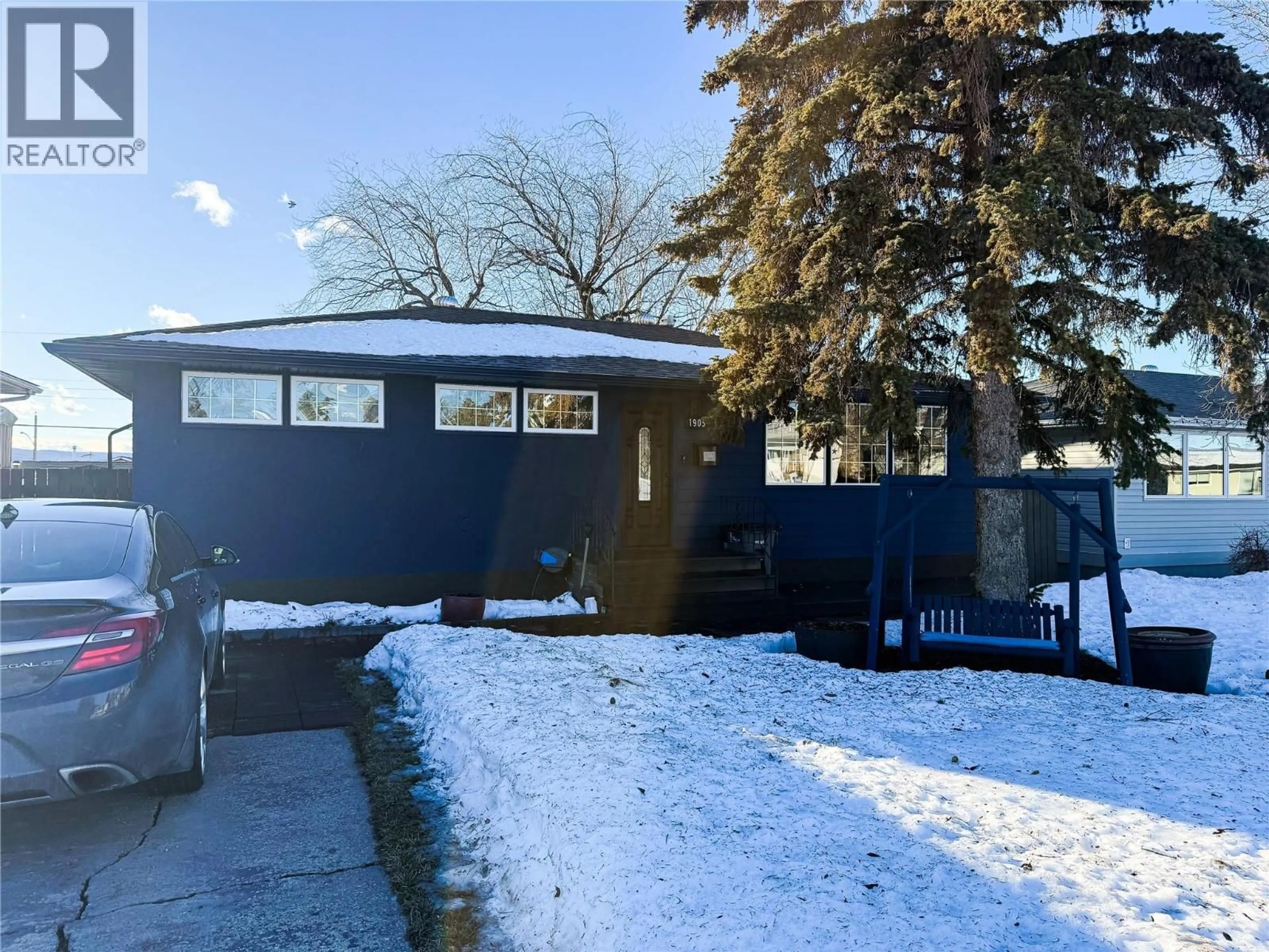 Home with vinyl exterior material, street for 1905 90 AVENUE, Dawson Creek British Columbia V1G1A1