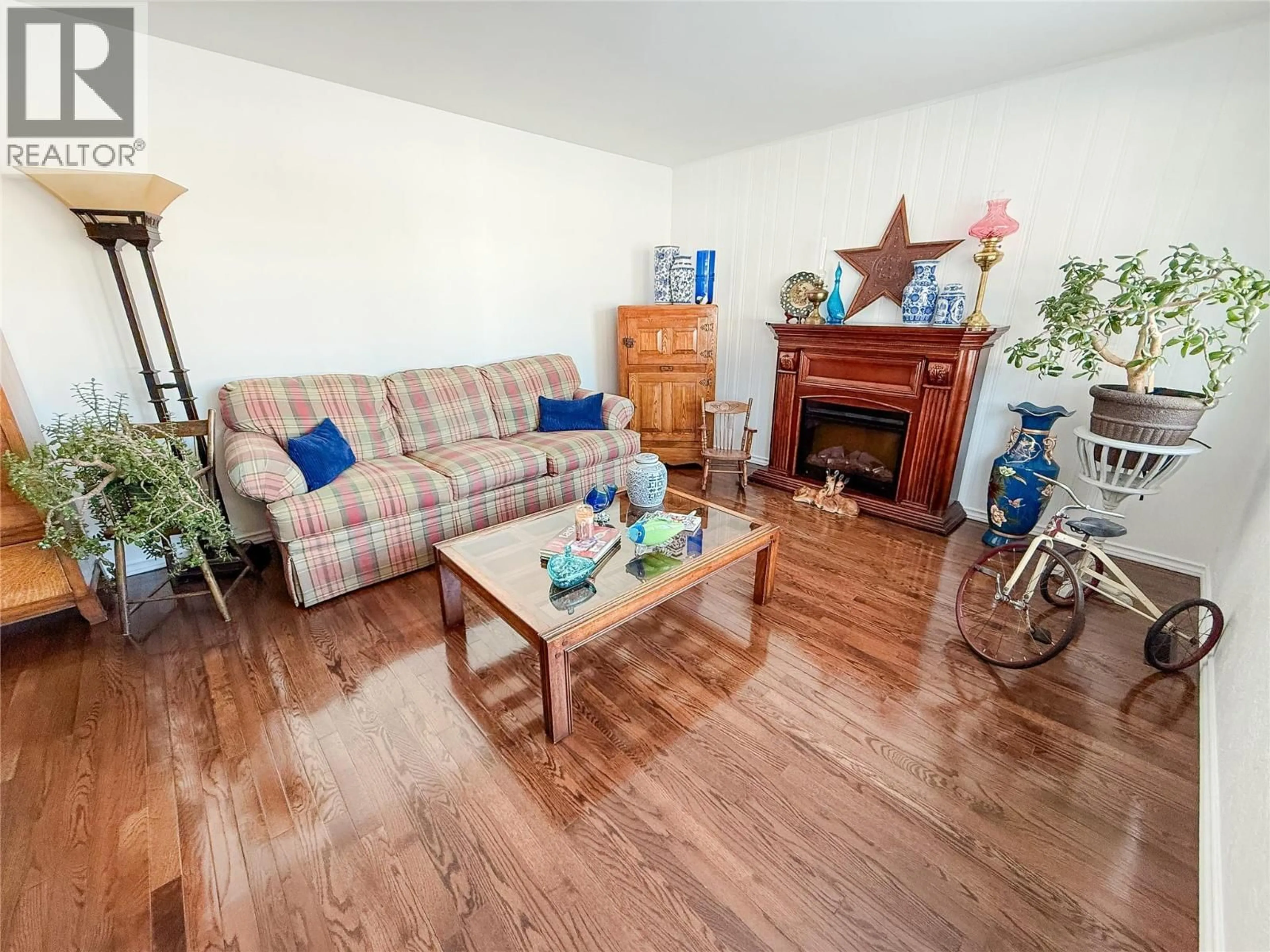 Living room with furniture, wood/laminate floor for 1905 90 AVENUE, Dawson Creek British Columbia V1G1A1