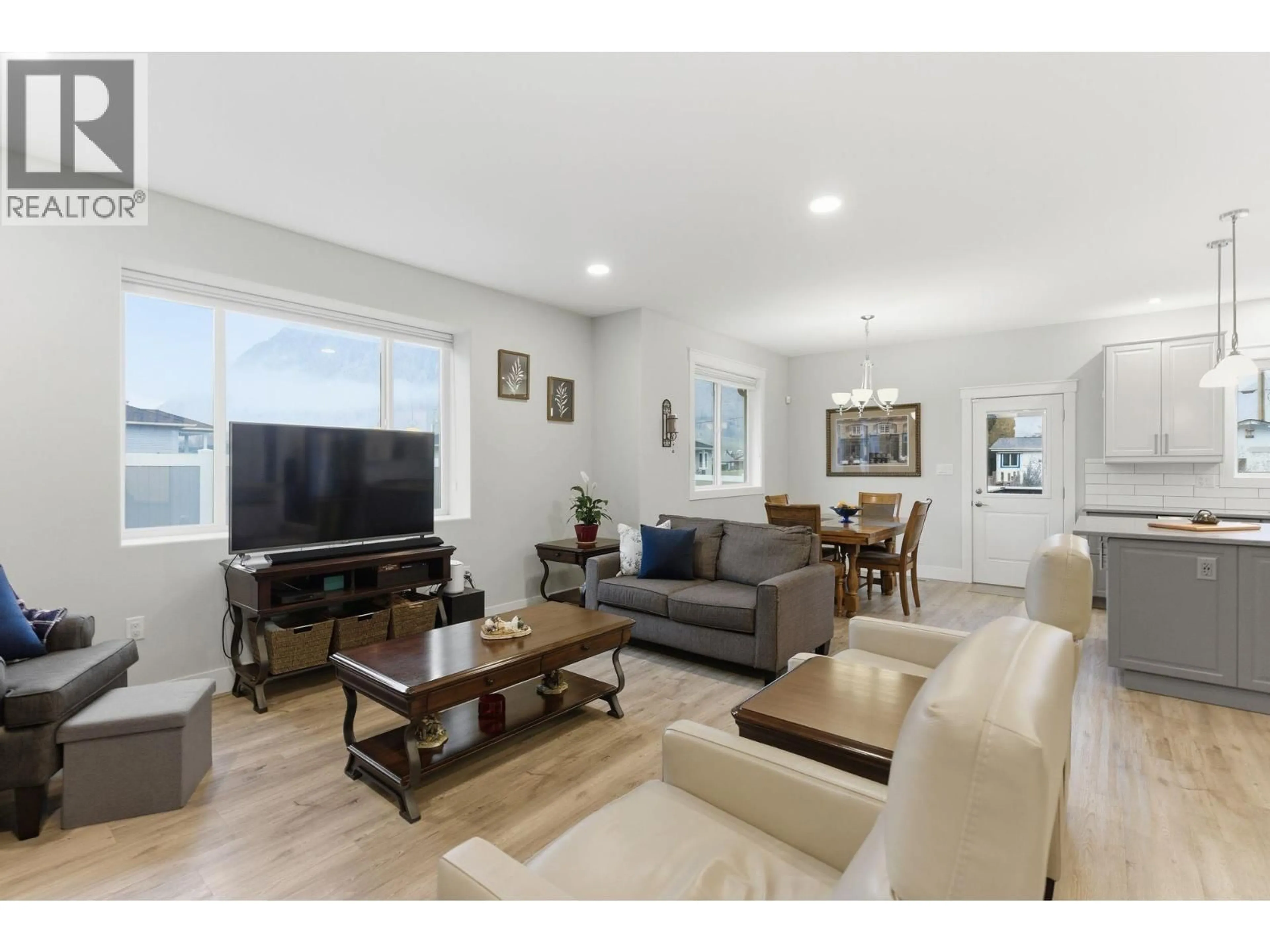 Living room with furniture, unknown for 402 11 AVENUE, Keremeos British Columbia V0X1N3