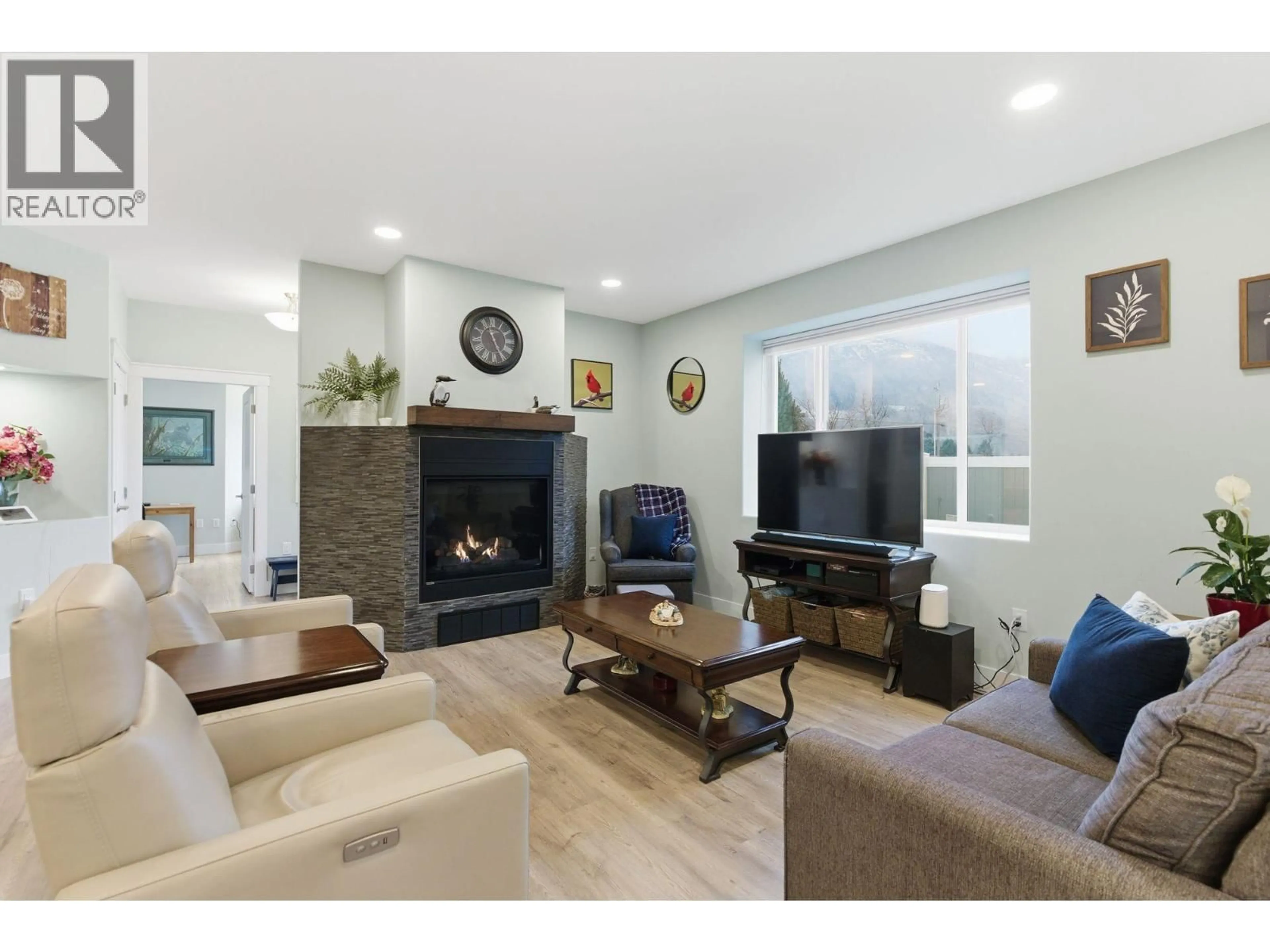 Living room with furniture, unknown for 402 11 AVENUE, Keremeos British Columbia V0X1N3