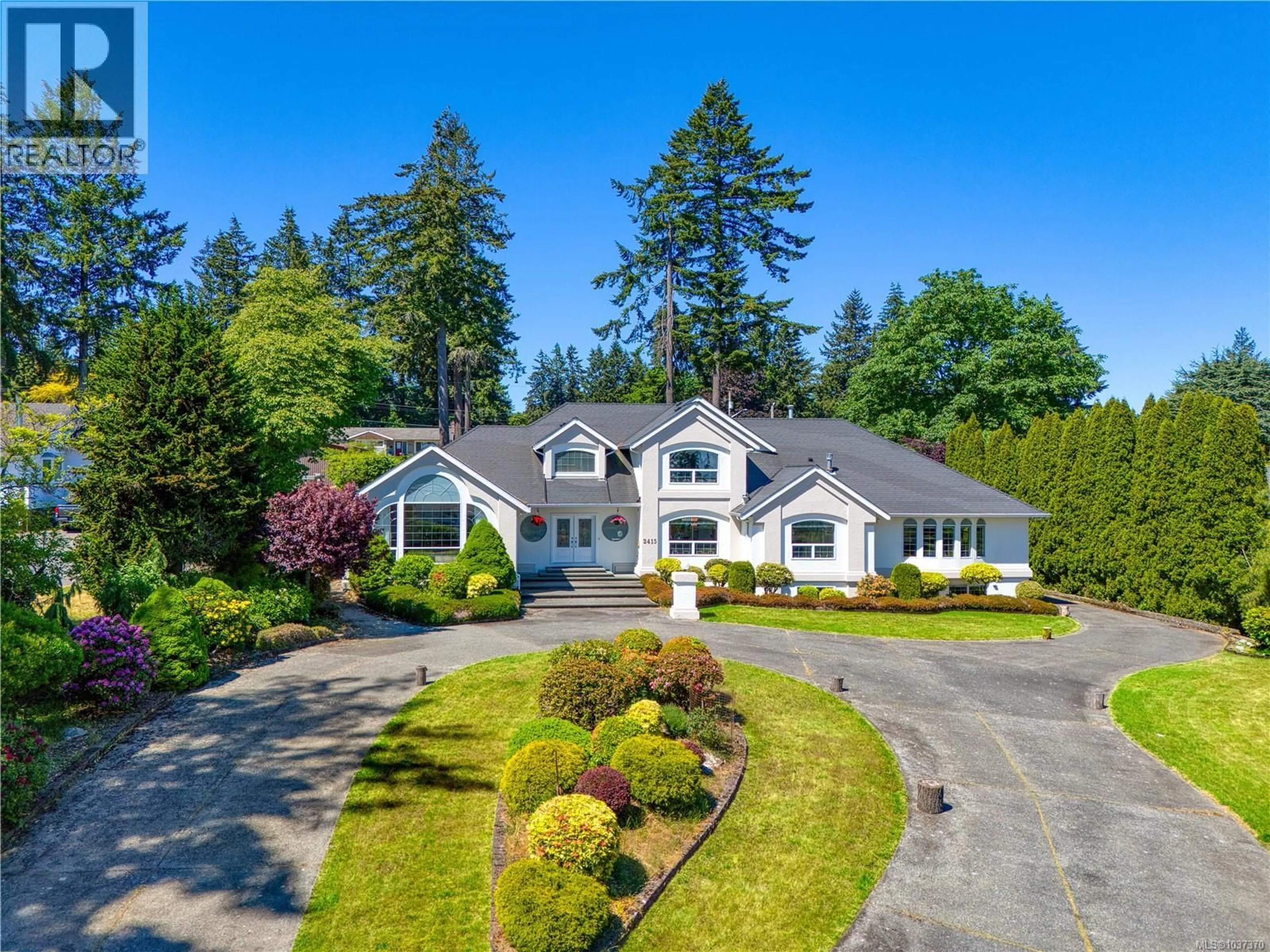A pic from outside/outdoor area/front of a property/back of a property/a pic from drone, street for 2415 DEPARTURE BAY ROAD, Nanaimo British Columbia V9S3W1