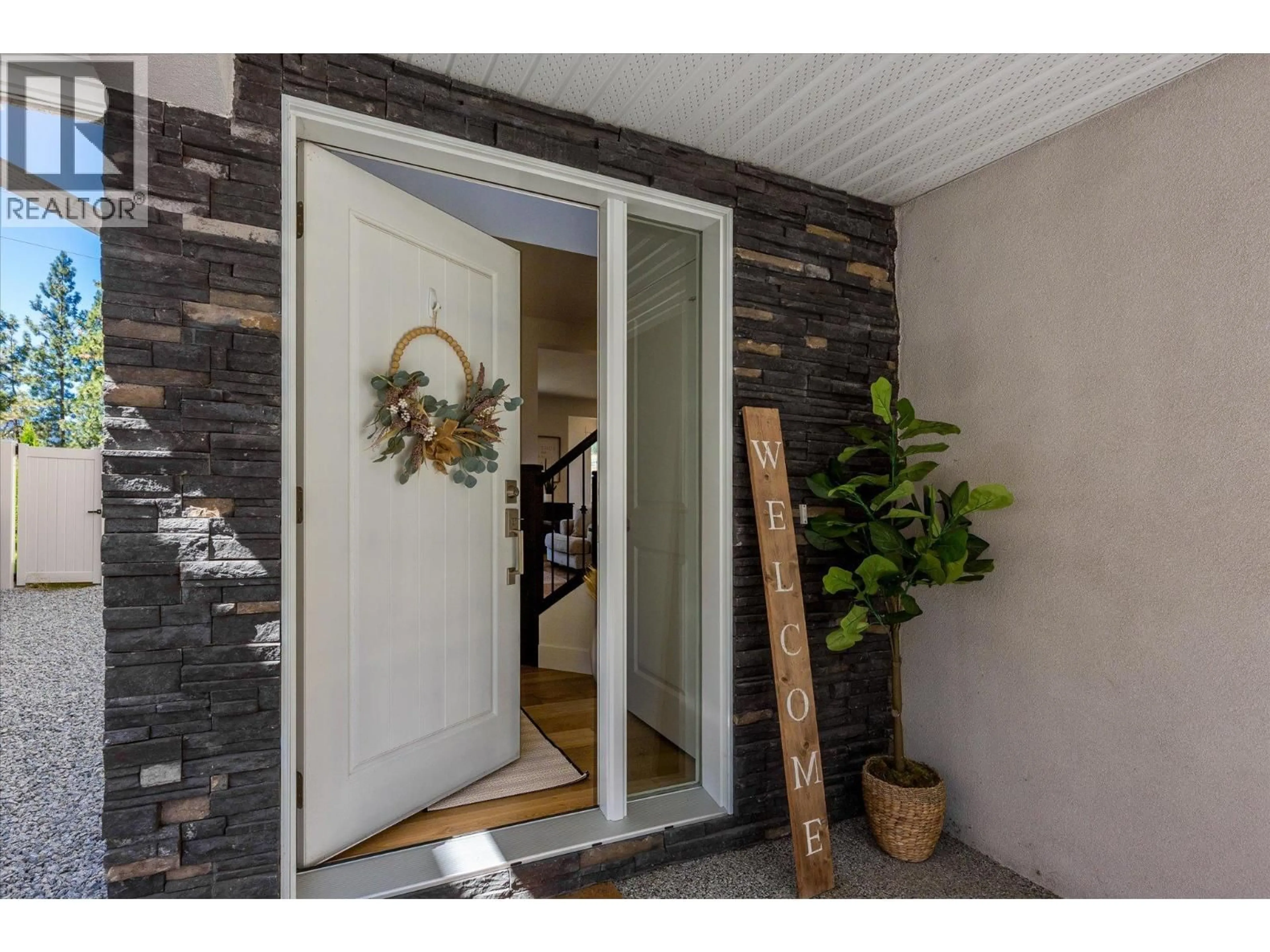 Indoor entryway for 3074 RIESLING WAY, West Kelowna British Columbia V4T0A5