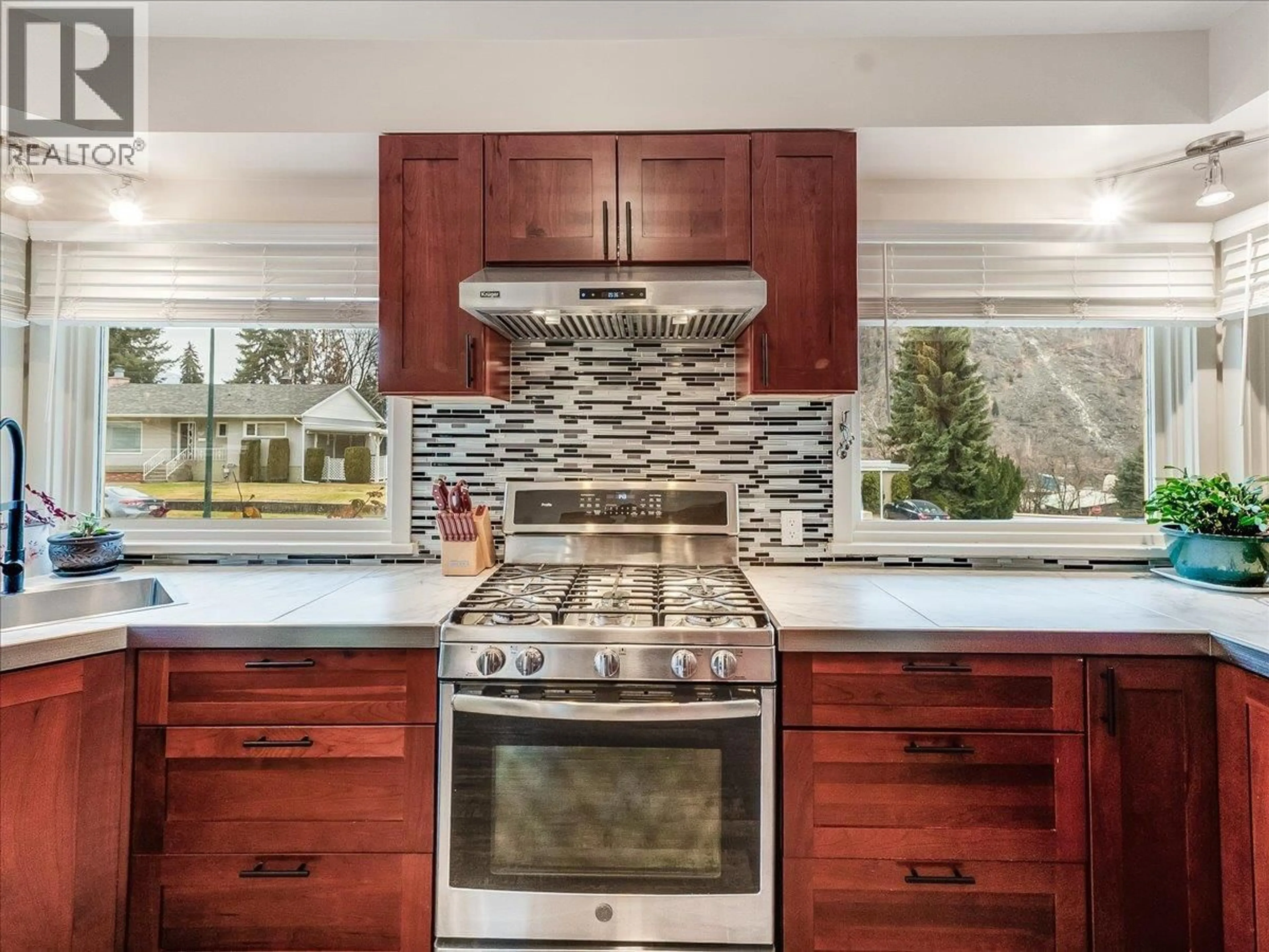 Contemporary kitchen, ceramic/tile floor for 3409 MARIGOLD DRIVE, Trail British Columbia V1R2X7