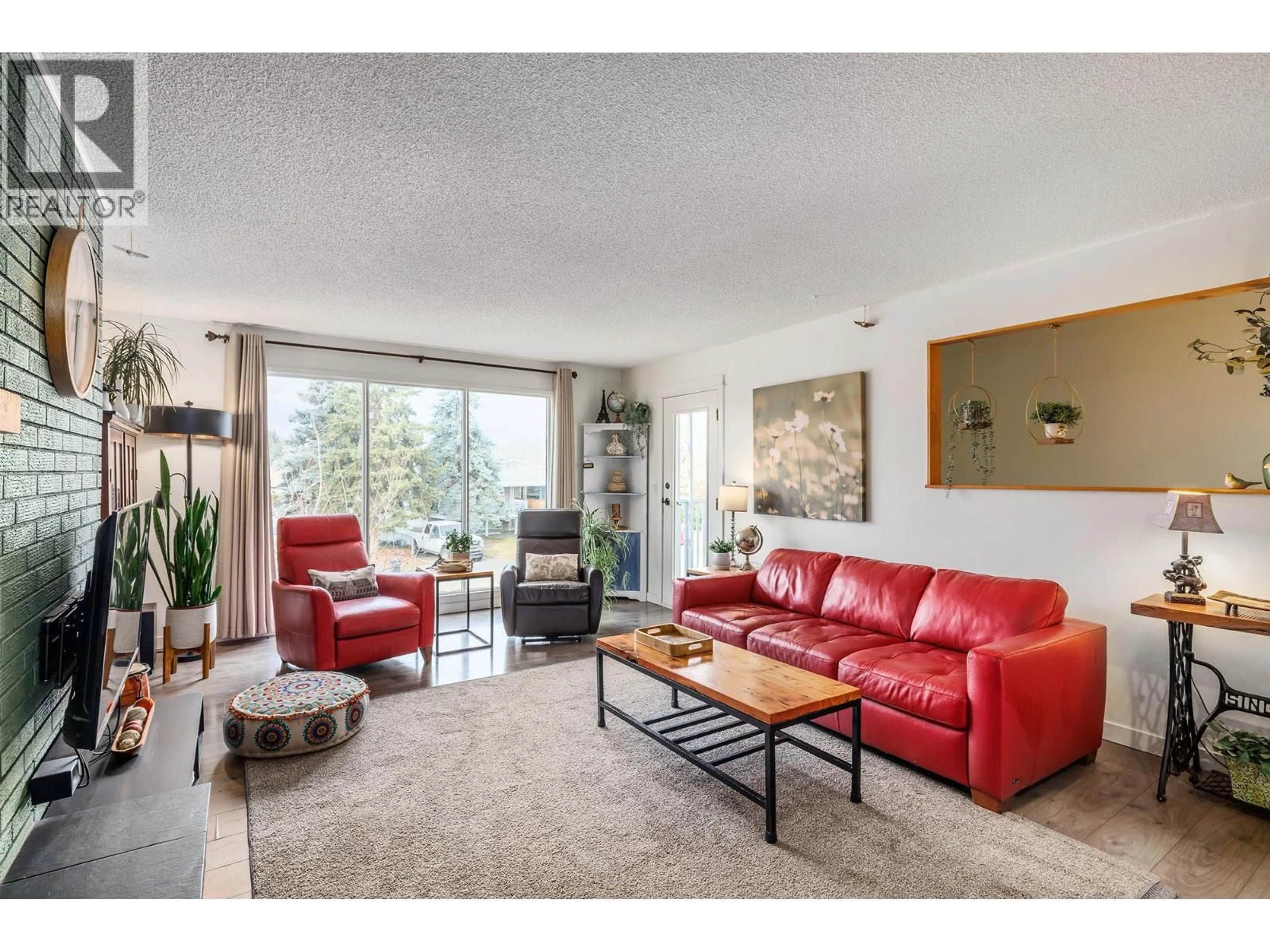 Living room with furniture, unknown for 865 THEODORA ROAD, Kelowna British Columbia V1X5T1