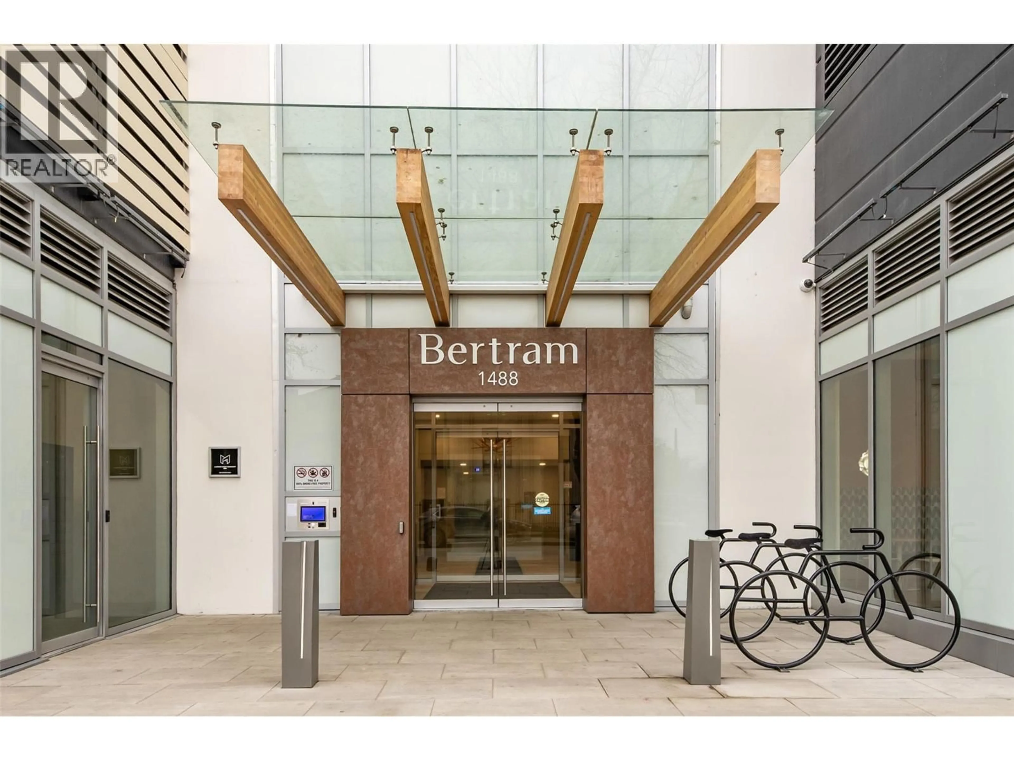 Indoor foyer for 2508 - 1488 BERTRAM STREET, Kelowna British Columbia V1Y0M6