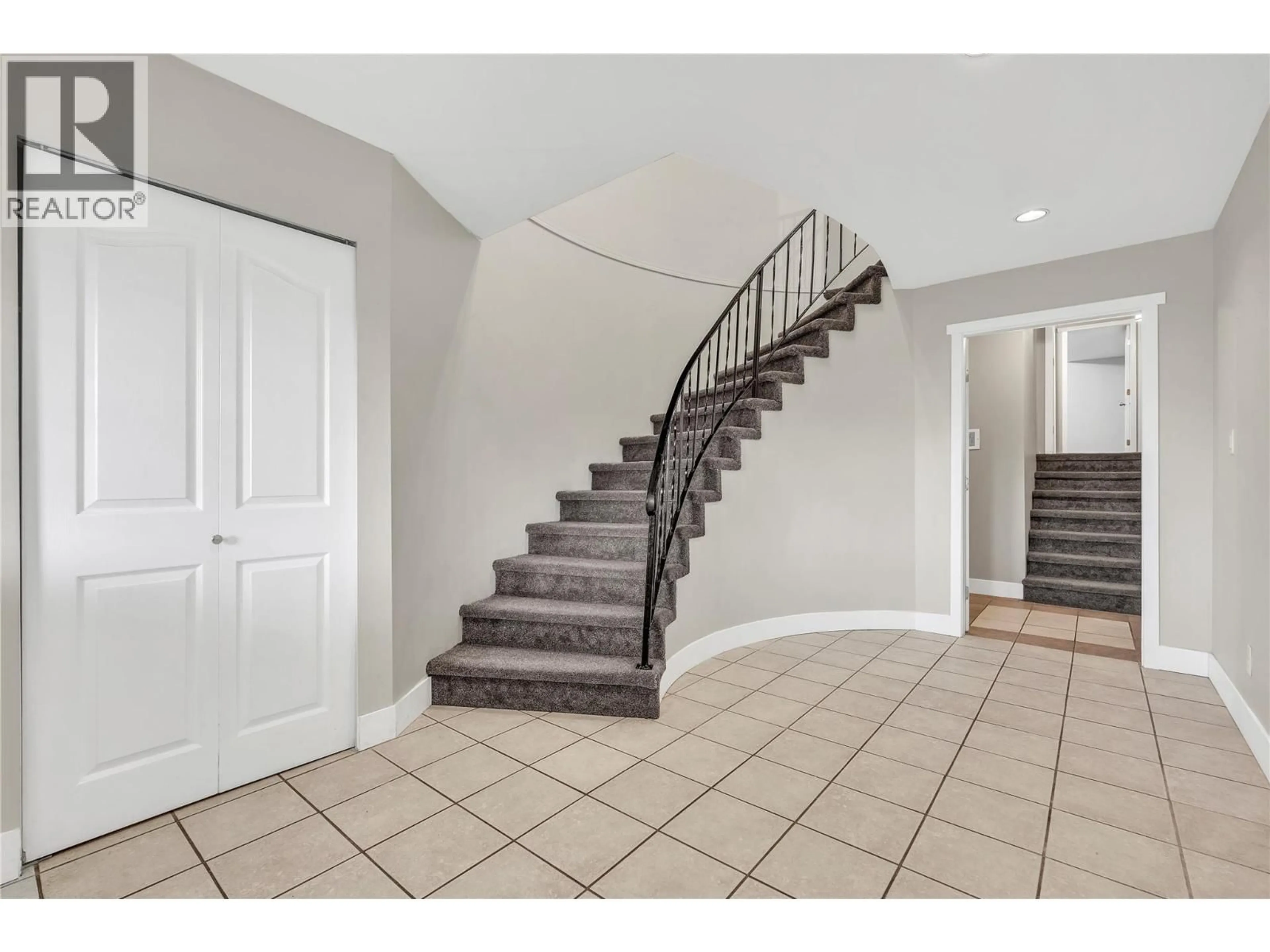 Indoor entryway for 130 WILLIAMSON PLACE, Penticton British Columbia V2A8N1