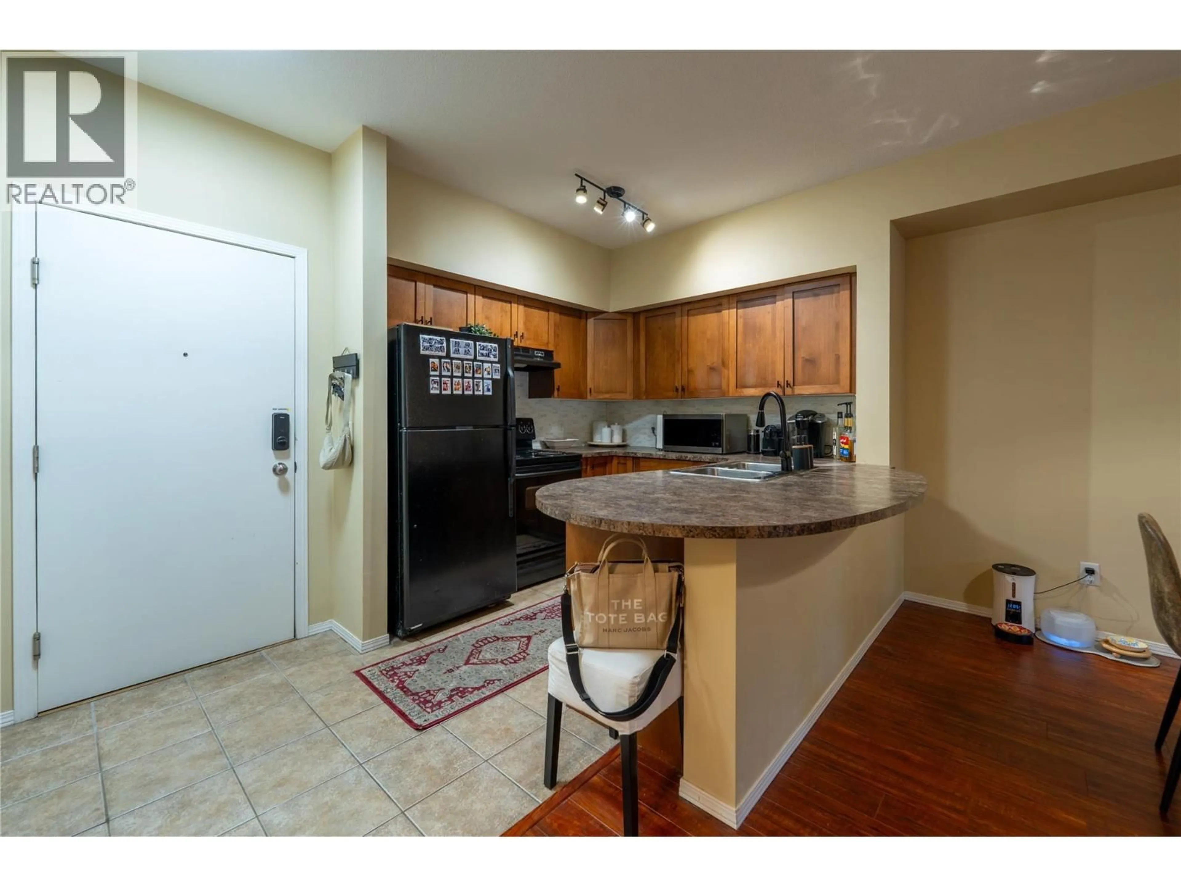 Standard kitchen, unknown for 2201 - 3178 VIA CENTRALE OTHER, Kelowna British Columbia V1V2T3