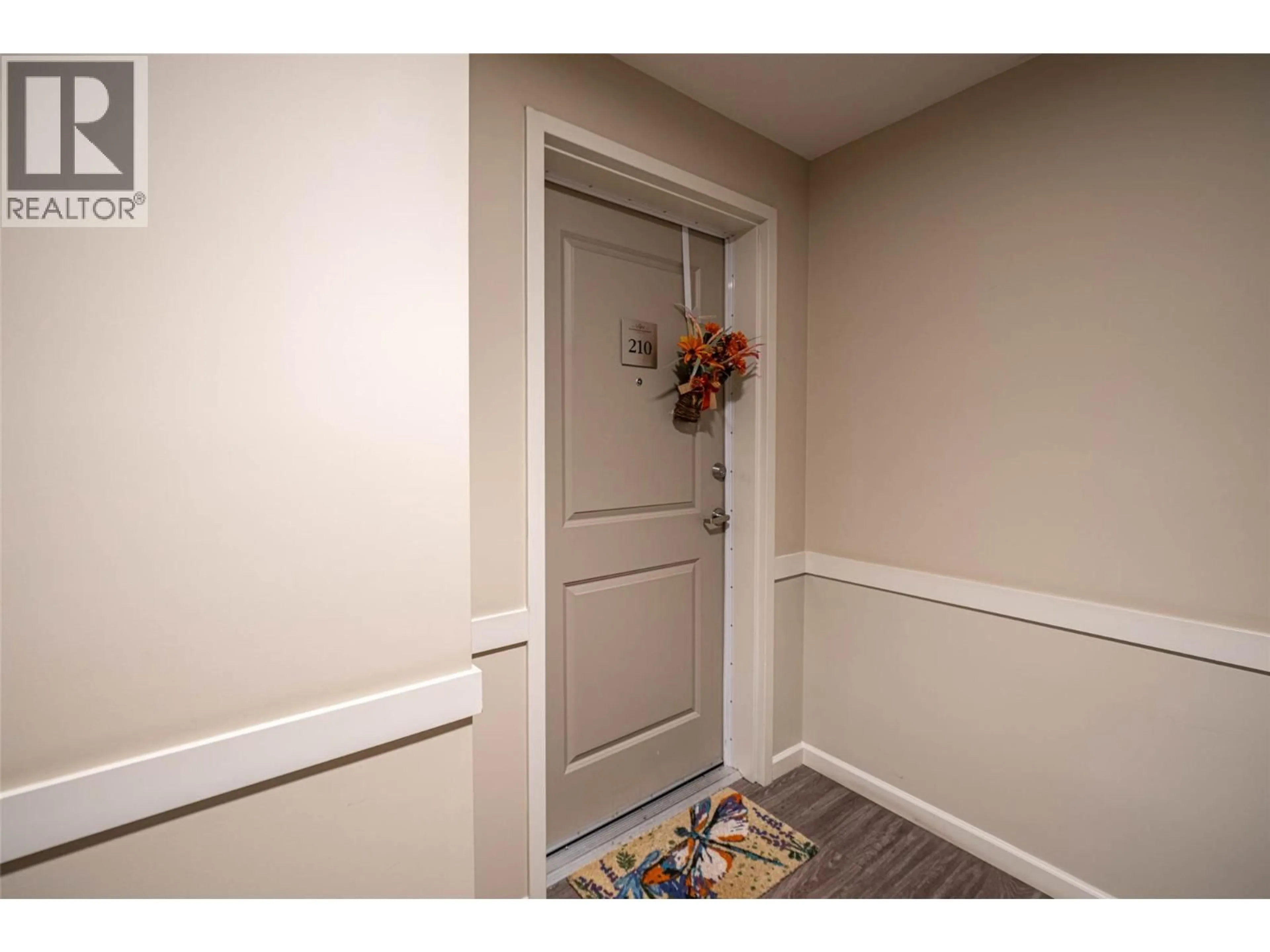 Indoor entryway for 410 - 3010 35 STREET, Vernon British Columbia V1T0A7