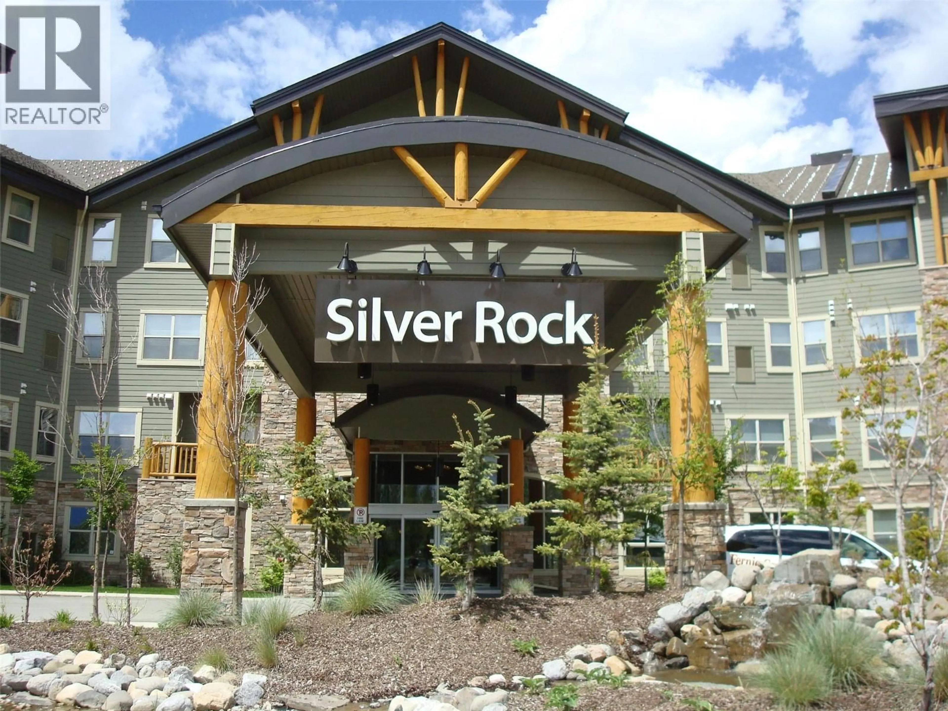 Indoor foyer for 122 - 1500 MCDONALD AVENUE, Fernie British Columbia V0B1M1